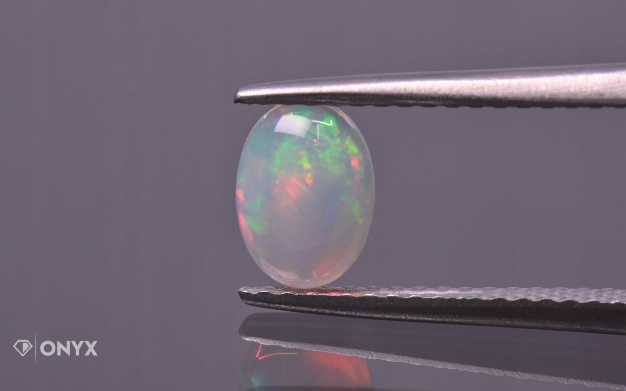 Opál z Etiopie kabošon ovál 7x5 mm