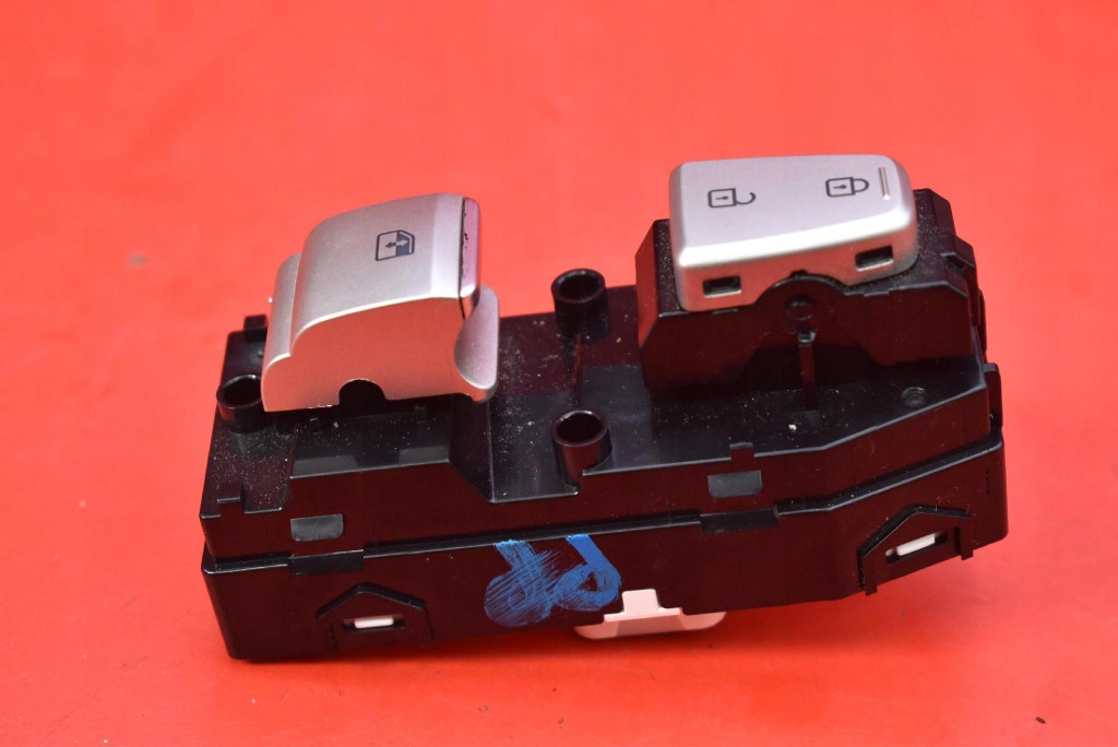 switch lifting windows right front 93576-M5100 HYUNDAI NEXO 18