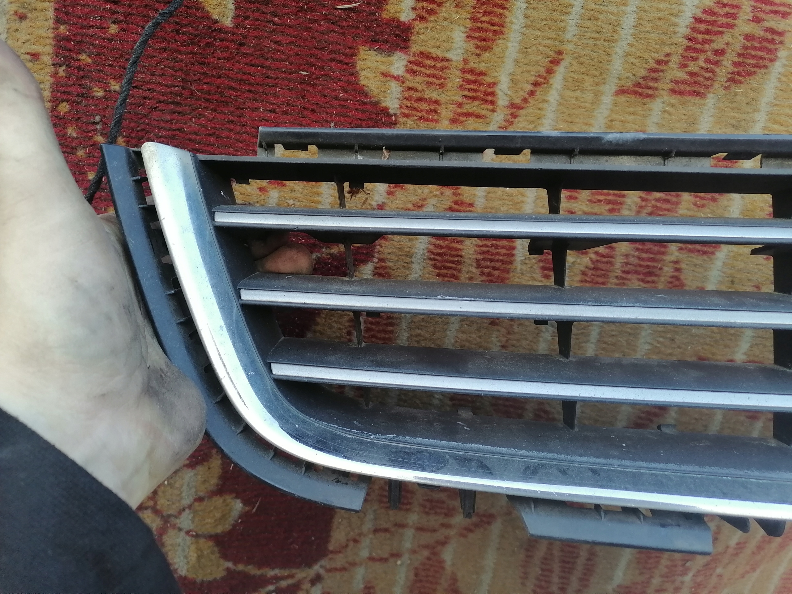 grid central of a bumper front OPEL ASTRA III LIFT