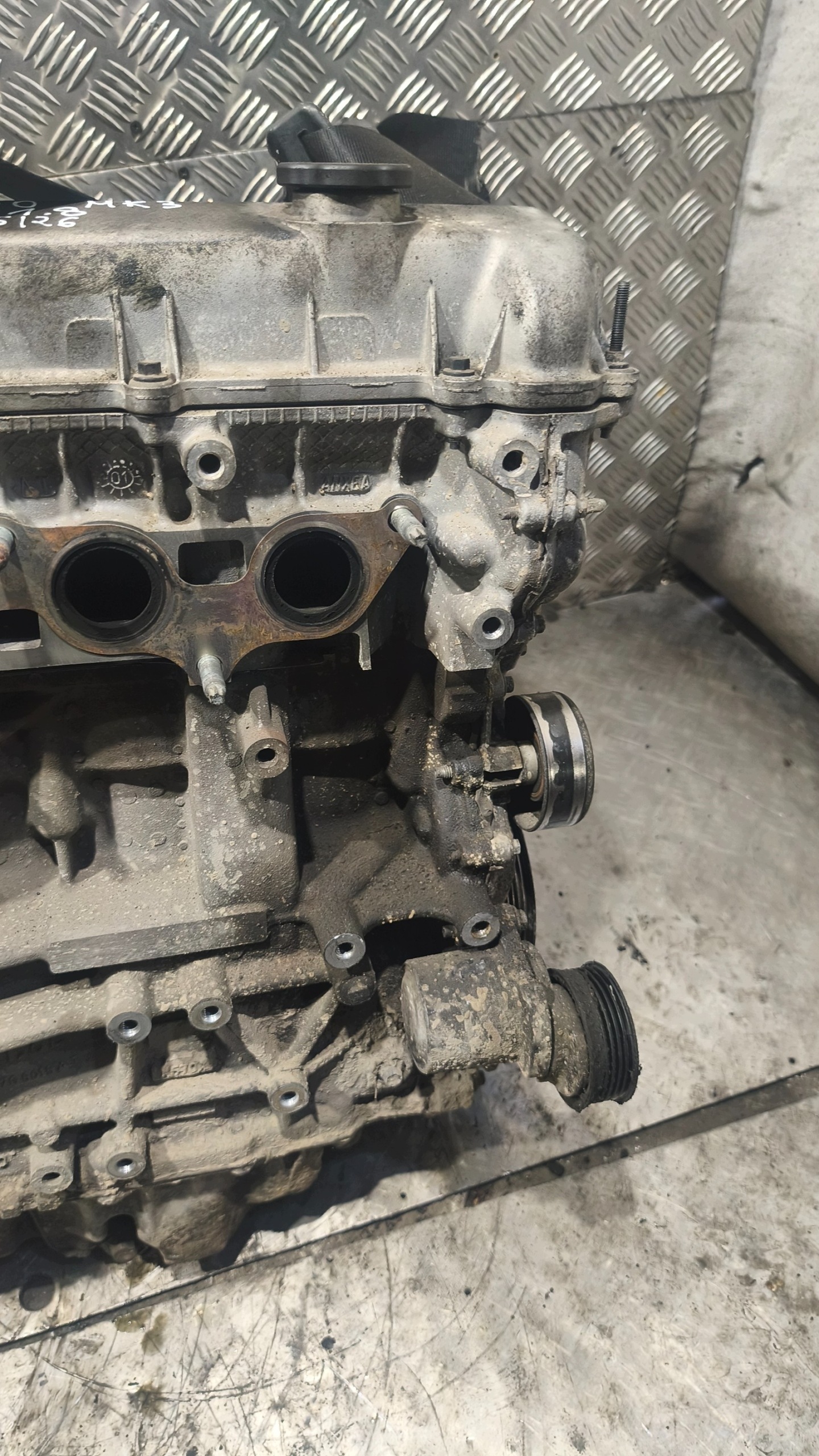 moteur nu cache- FORD MONDEO MK3 1.8B CHBB
