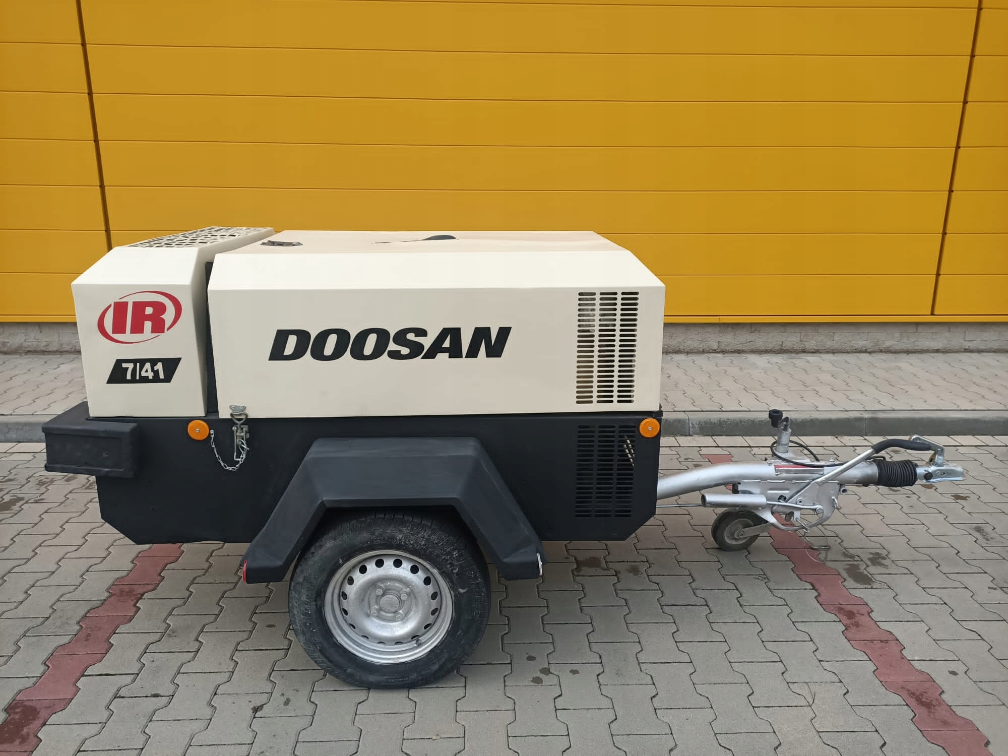 Kompresor DOOSAN 741, sprężarka śrubowa 4,1 m3 7 bar,dok PL do rej