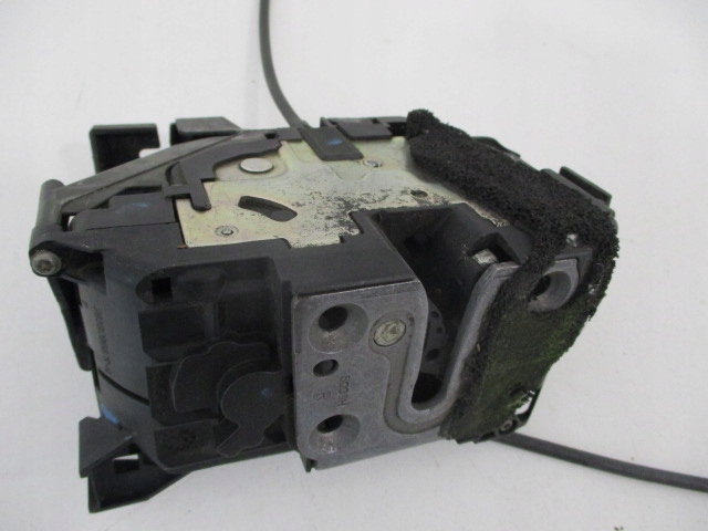 RENAULT MEGANE III ZAMEK DRZWI PRAWY PRZÓD 6 PIN 805020007R Typ samochodu Samochody osobowe