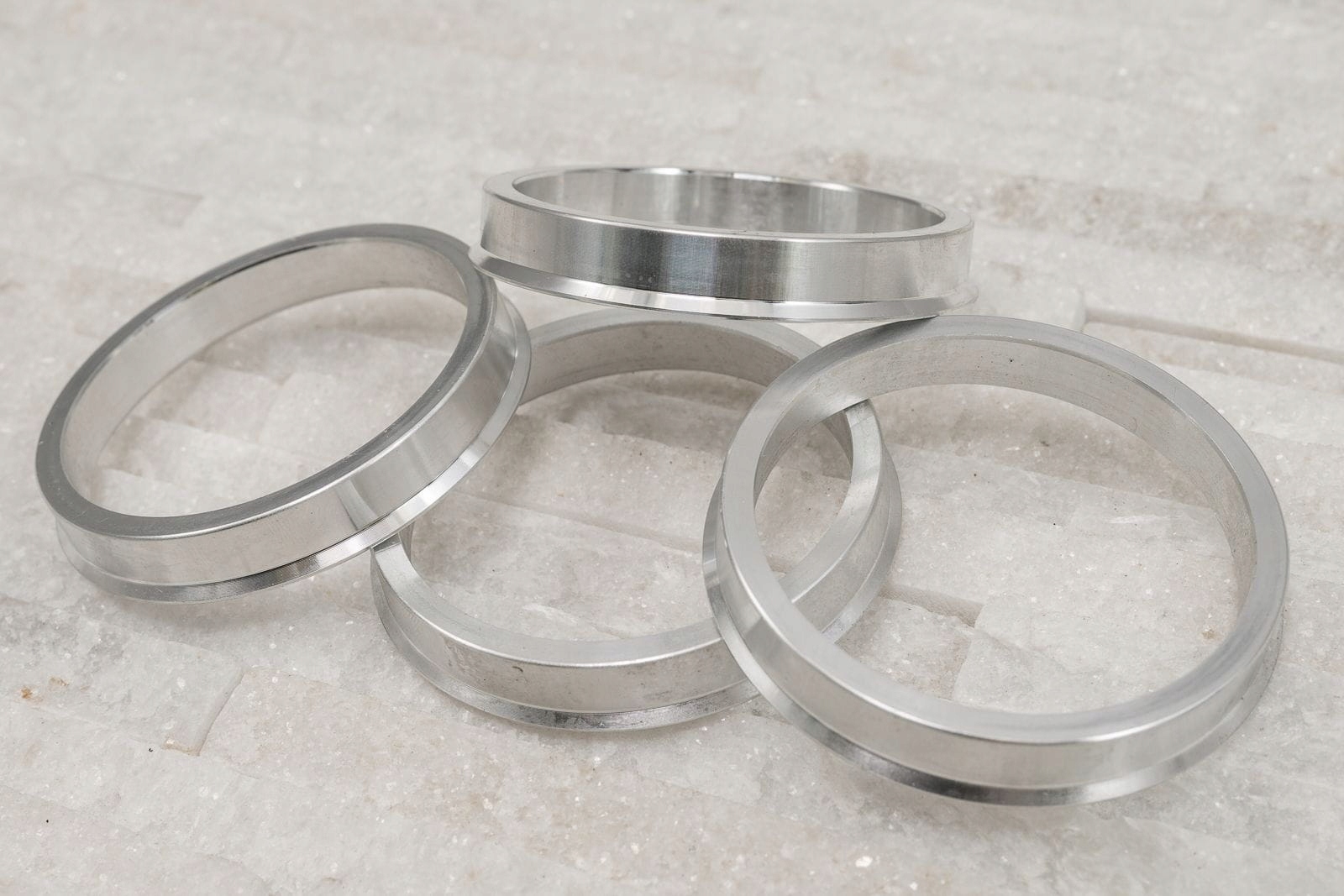 PIERŚCIENIE CENTRUJĄCE 74,1/67,1 ALUMINIUM 4 SZT. Średnica wewnętrzna - piasta (mm) 67,1