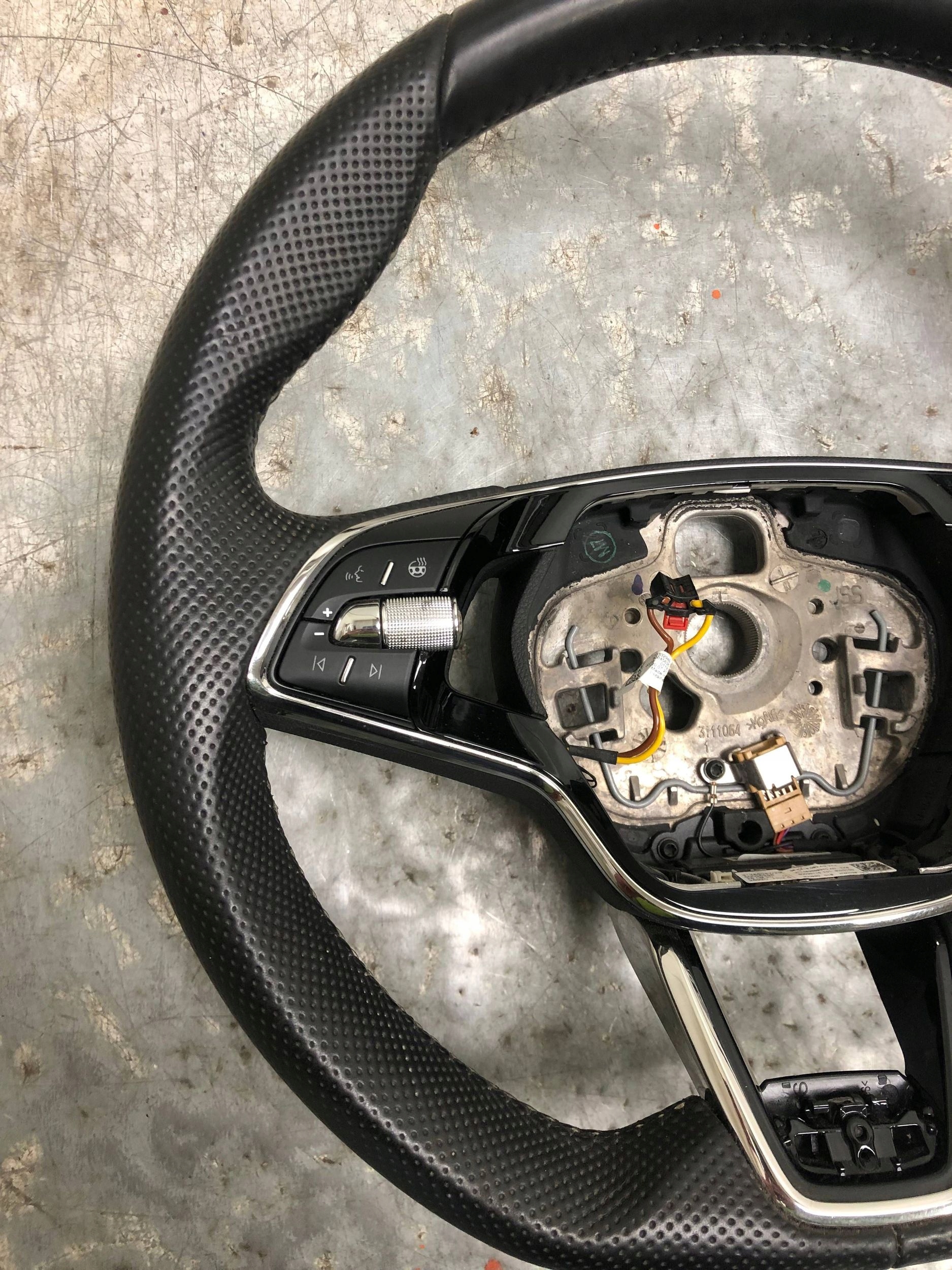 lenkrad Leder MULTIFUNKCJA GRZANA SKODA OCTAVIA IV SUPERB VRS 5E3959542E