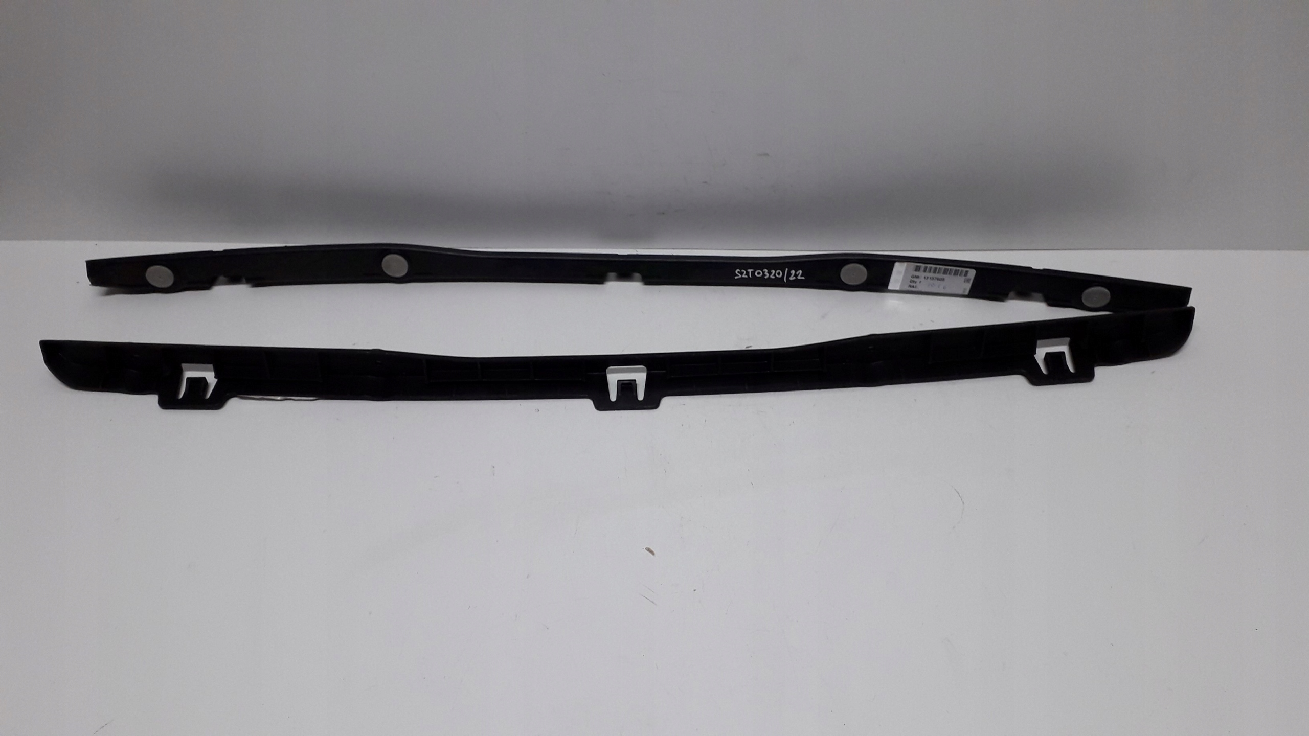 OPEL ZAFIRA B ŚLIZG ZDERZAKA TYLNEGO ŚROD 13157605