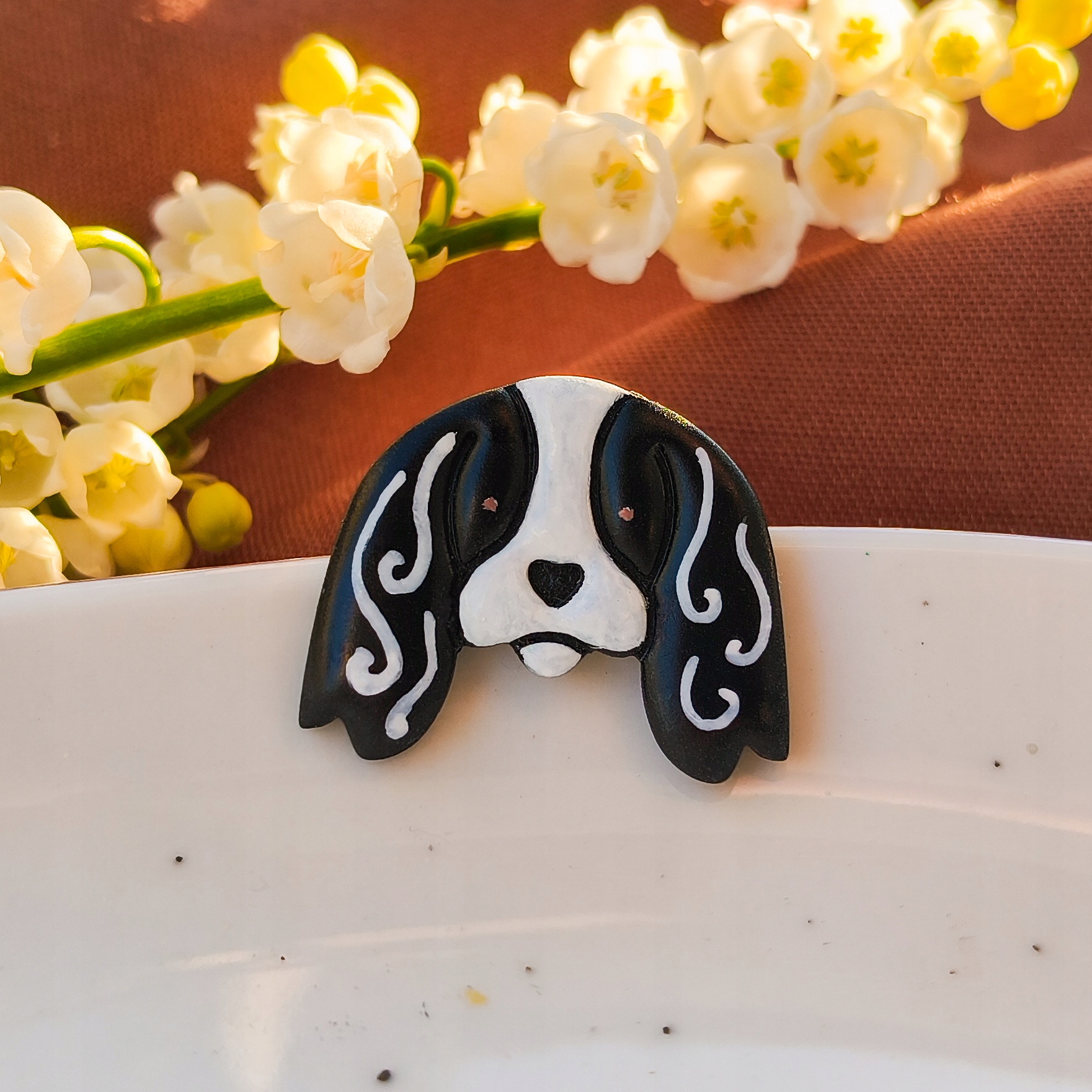 Pin pes Kokršpaněl Cavalier připínáček na oblečení s obrázkem psa, boho