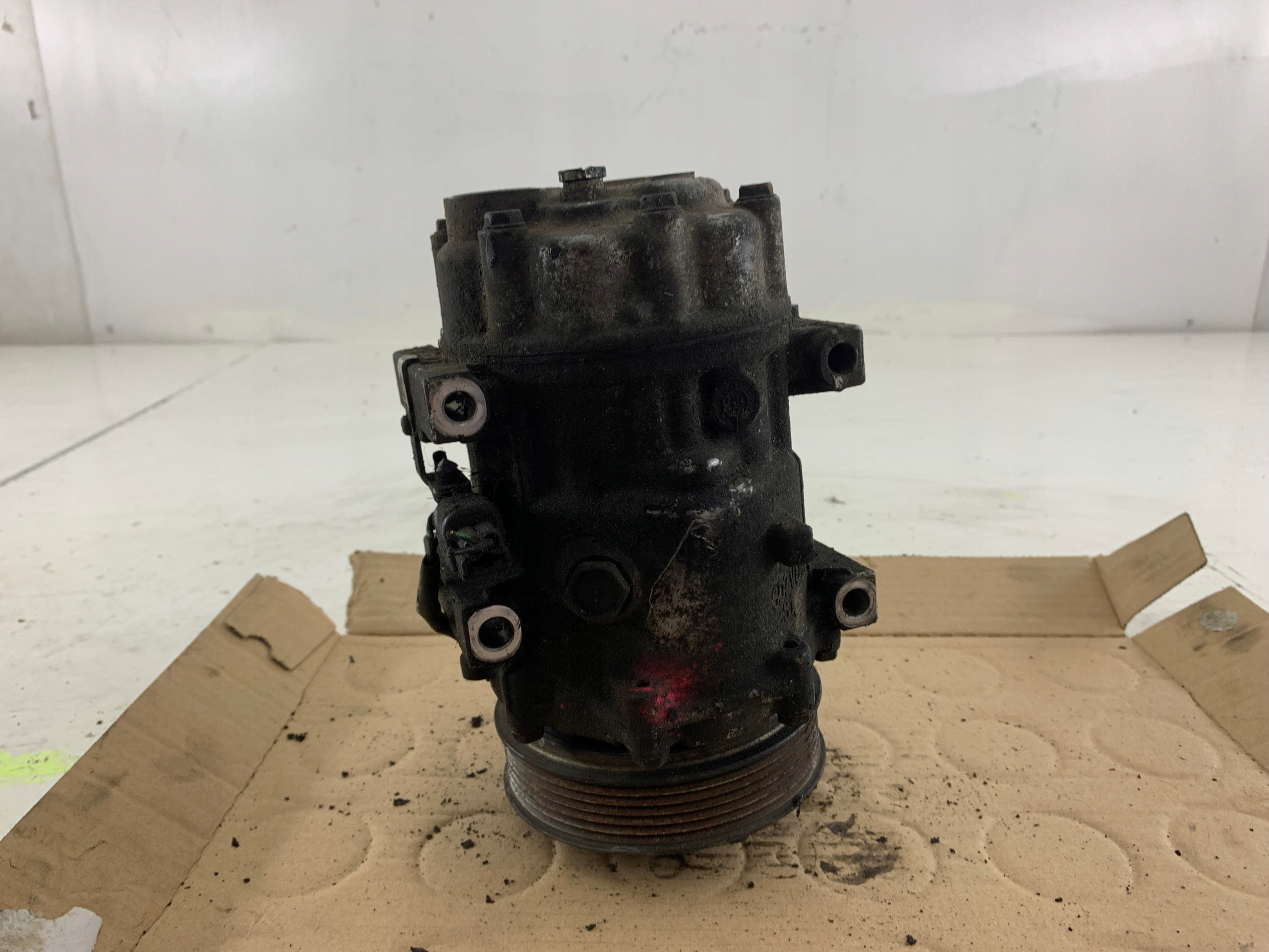 VOLVO V50 2.0 D compressor; compressor of the air conditioning 3M5H19D629HE