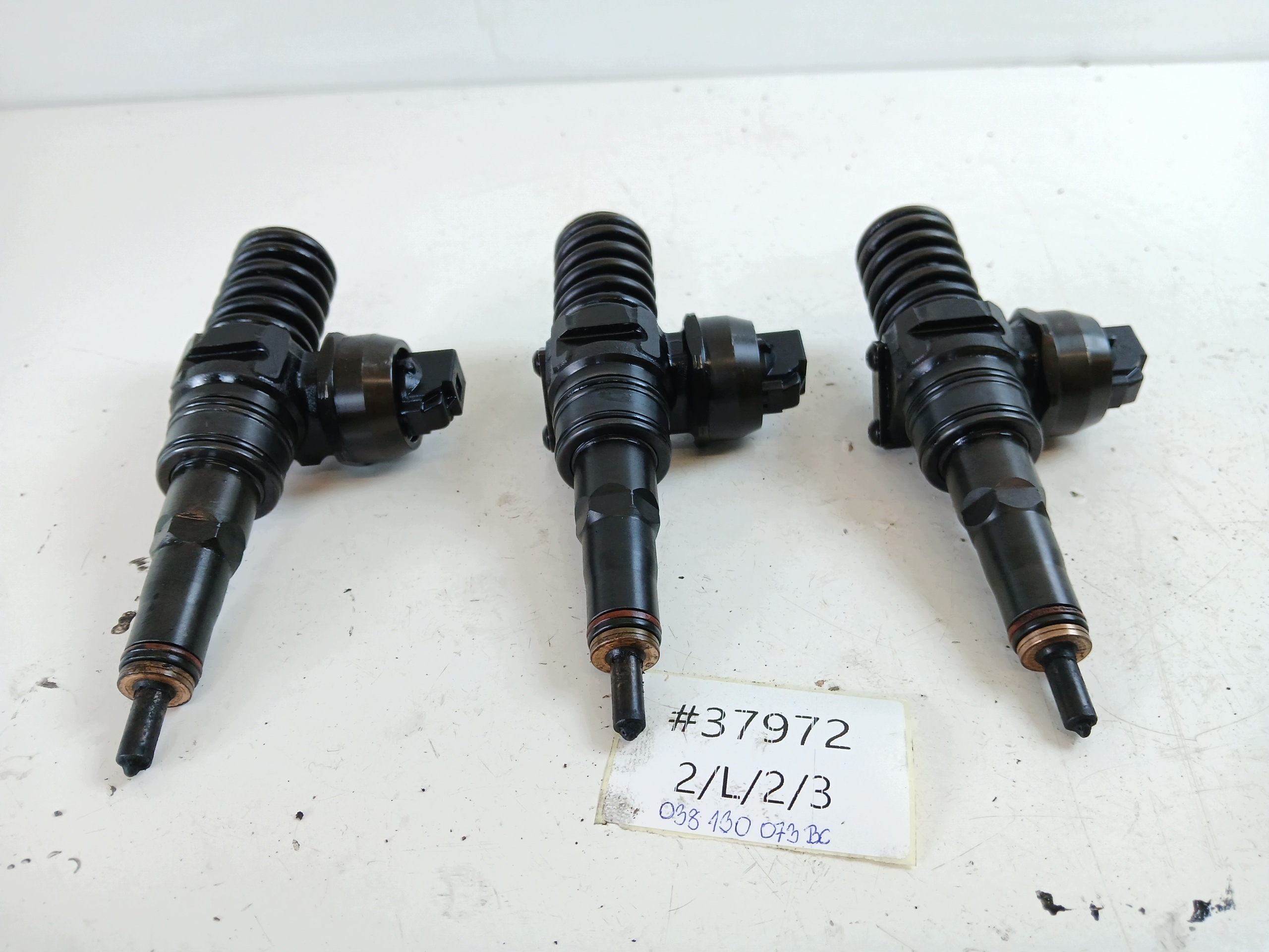 VW PASSAT B5 LIFT 2.0 TDI Einspritzdüse 038130073BC