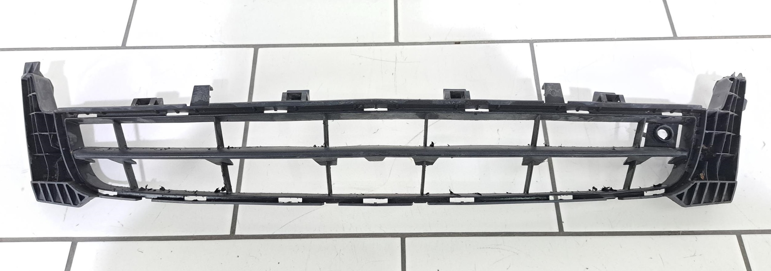 INSIGNIA A ЦЕНТРАЛЬНАЯ РЕШЕТКА БАМПЕРА ПЕРЕДНЯЯ 13233289