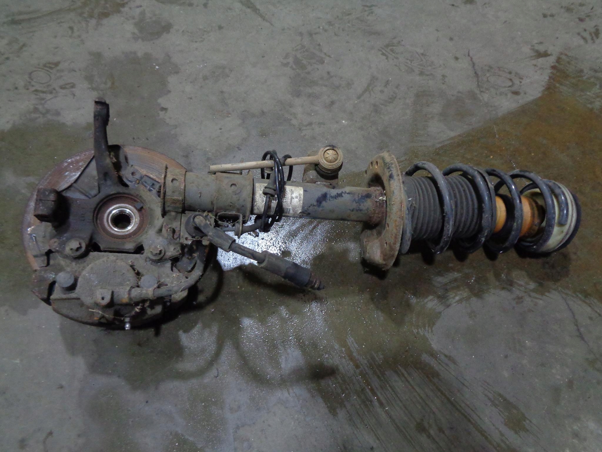 поворотный кулак, цапфа lancia YPSILON 2 II 5d 1.2 8V 2012- левый передний