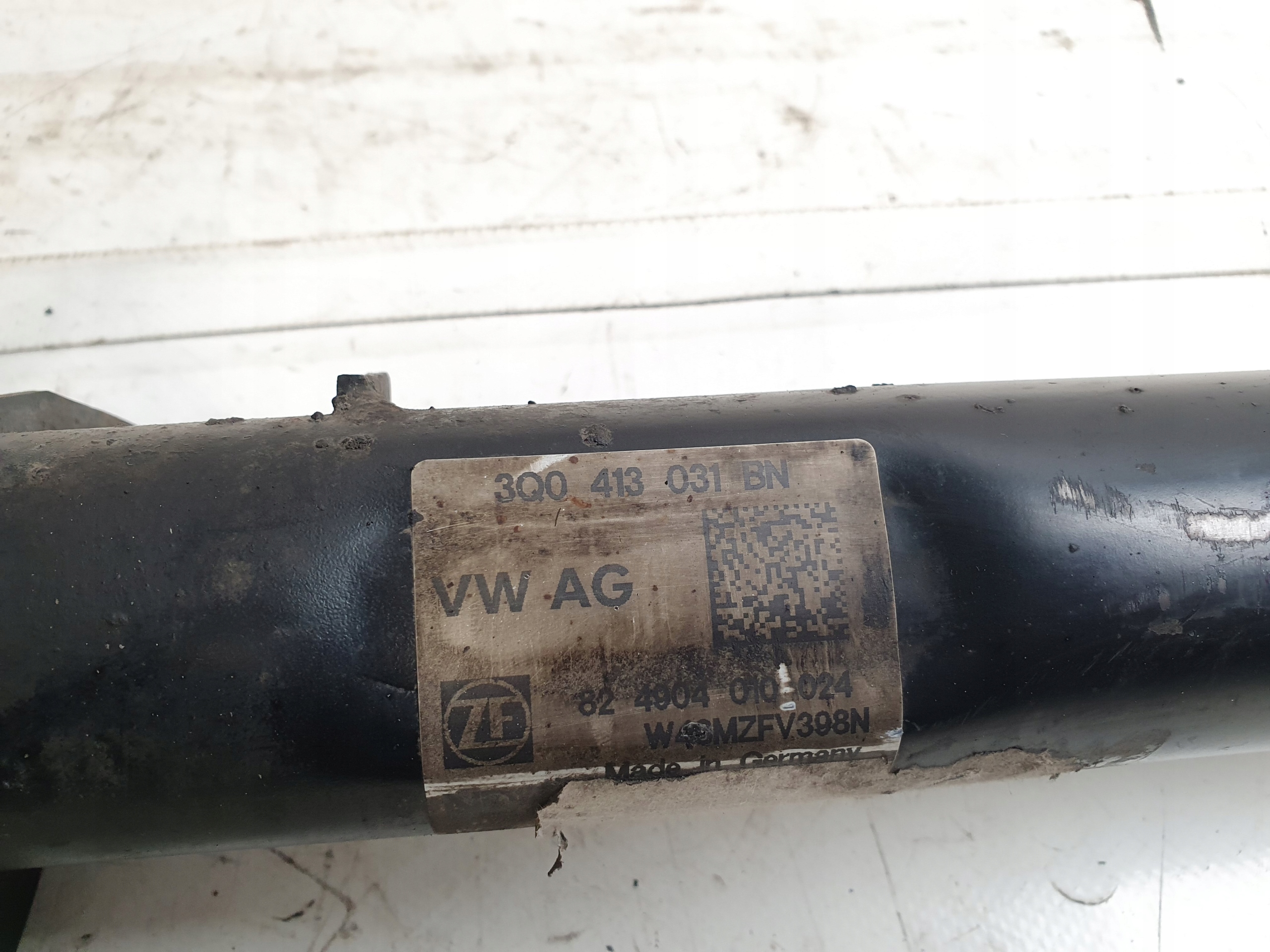shock absorber front left OE 3Q0413031BN VOLKSWAGEN PASSAT B8 2.0TDI 15r.