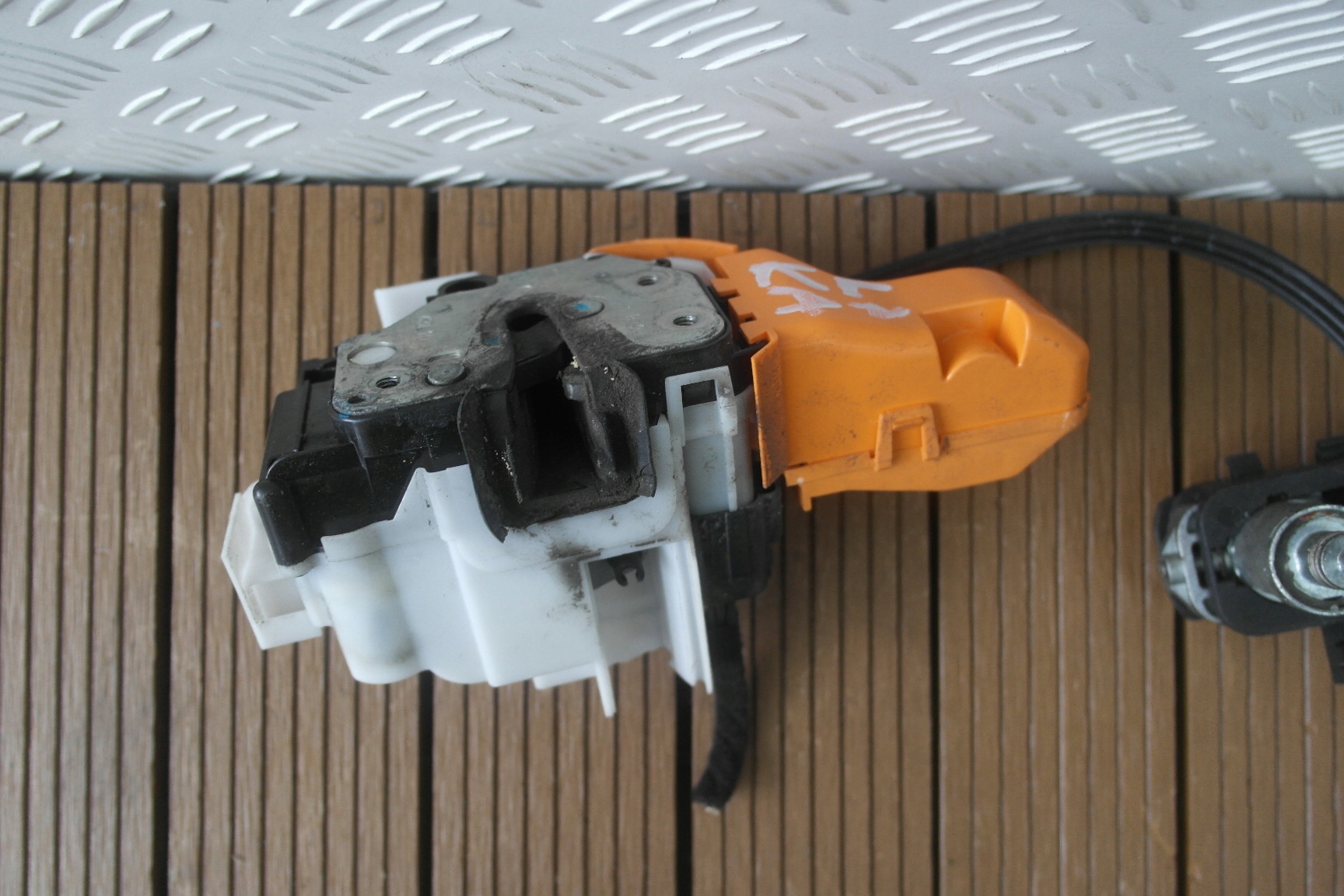 FORD KA MK2 08-16 3D lock door front left + handle KOMPLET EUROPA OE