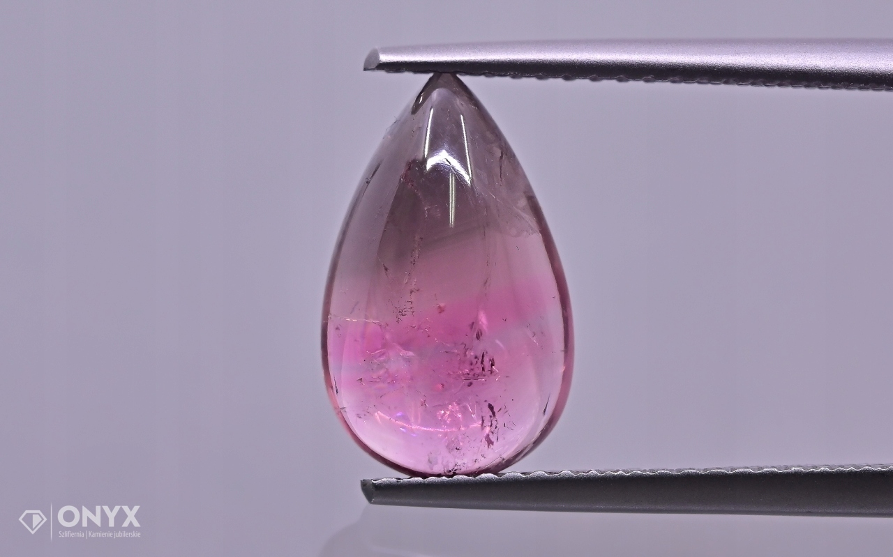 Turmalín kabošon slza 13x8 mm