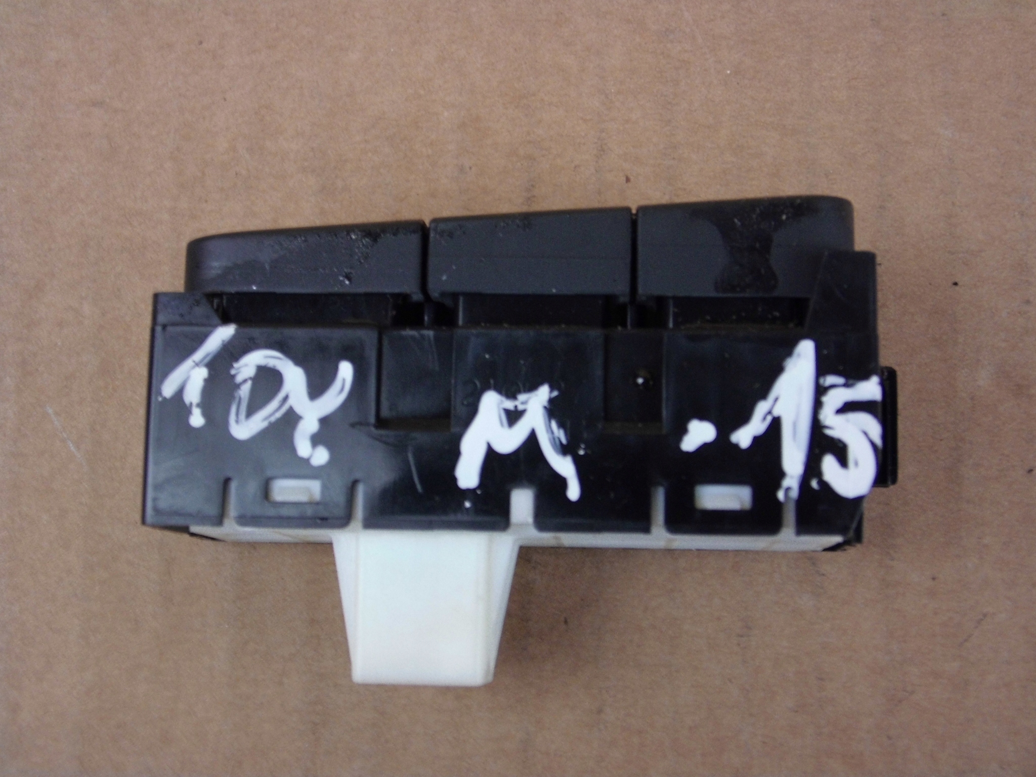Toyota Yaris IV switch DRIVE MODE EV MODE ESP 84970-K0020 M81303
