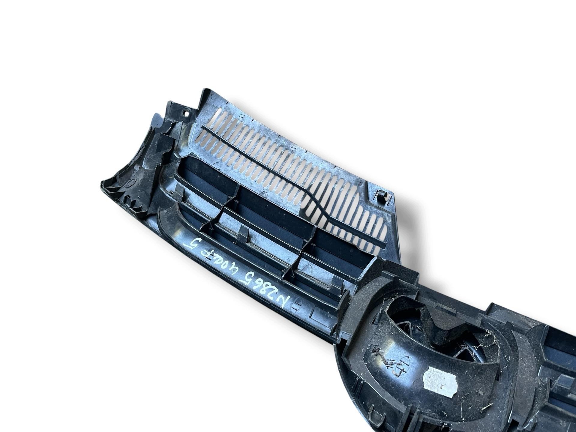 grille radiator Volkswagen Golf 5 2007 1K0853655A