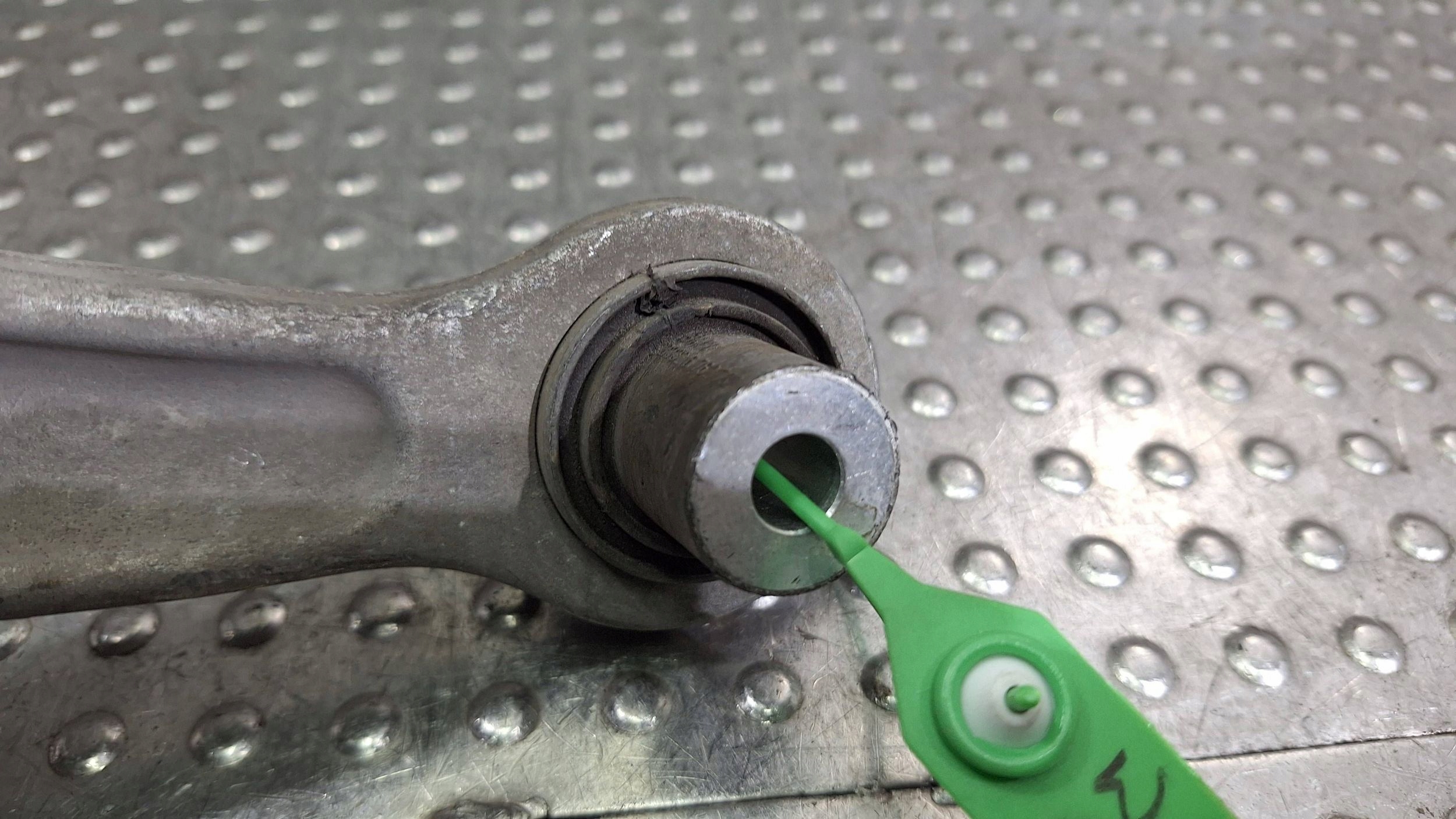vilica lijevi stražnji dio 6769971 BMW E60 E61 E63 E64