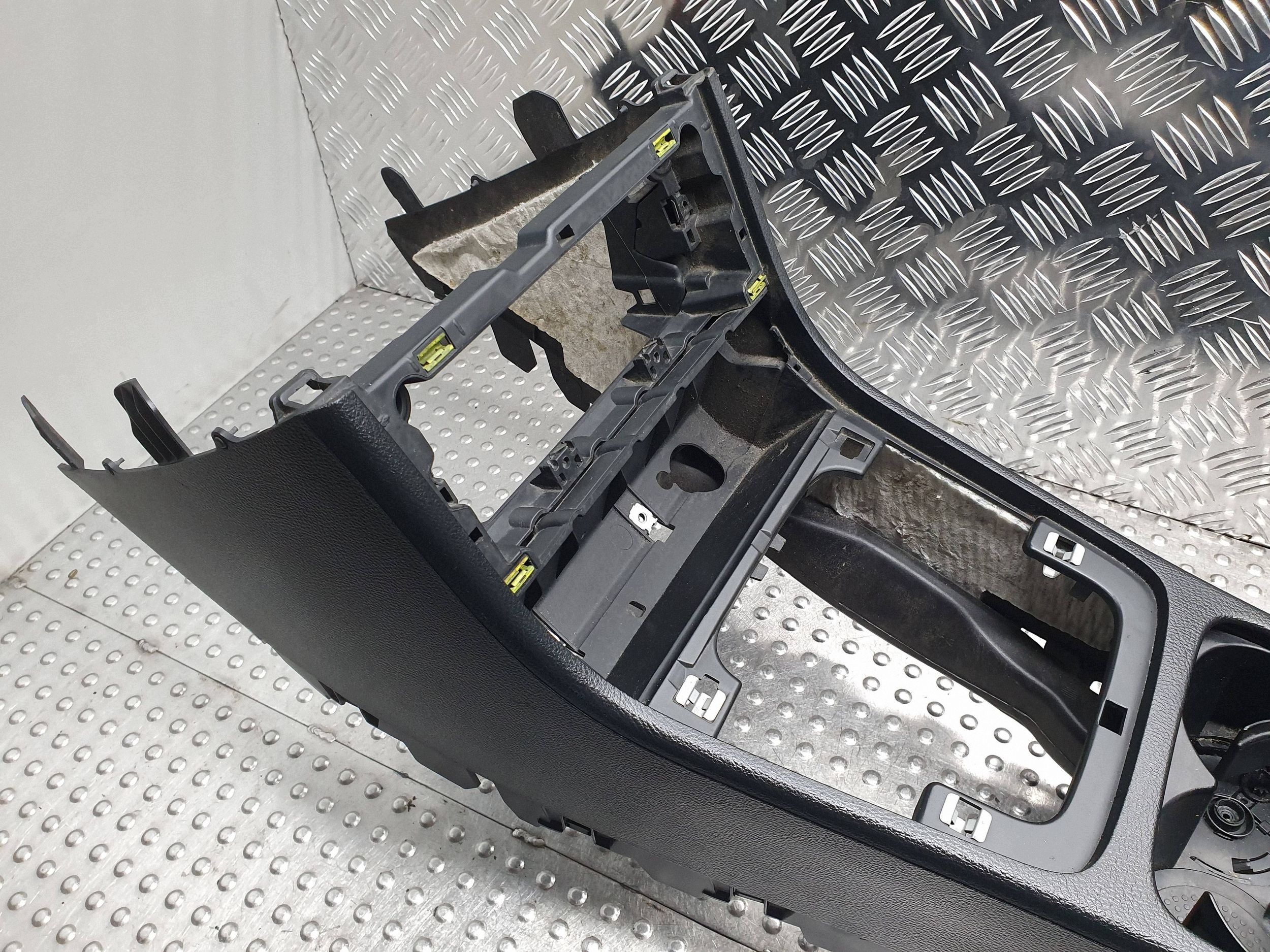 TUNEL central armrest 3C0863319S 3C1863241BP VW PASSAT B6