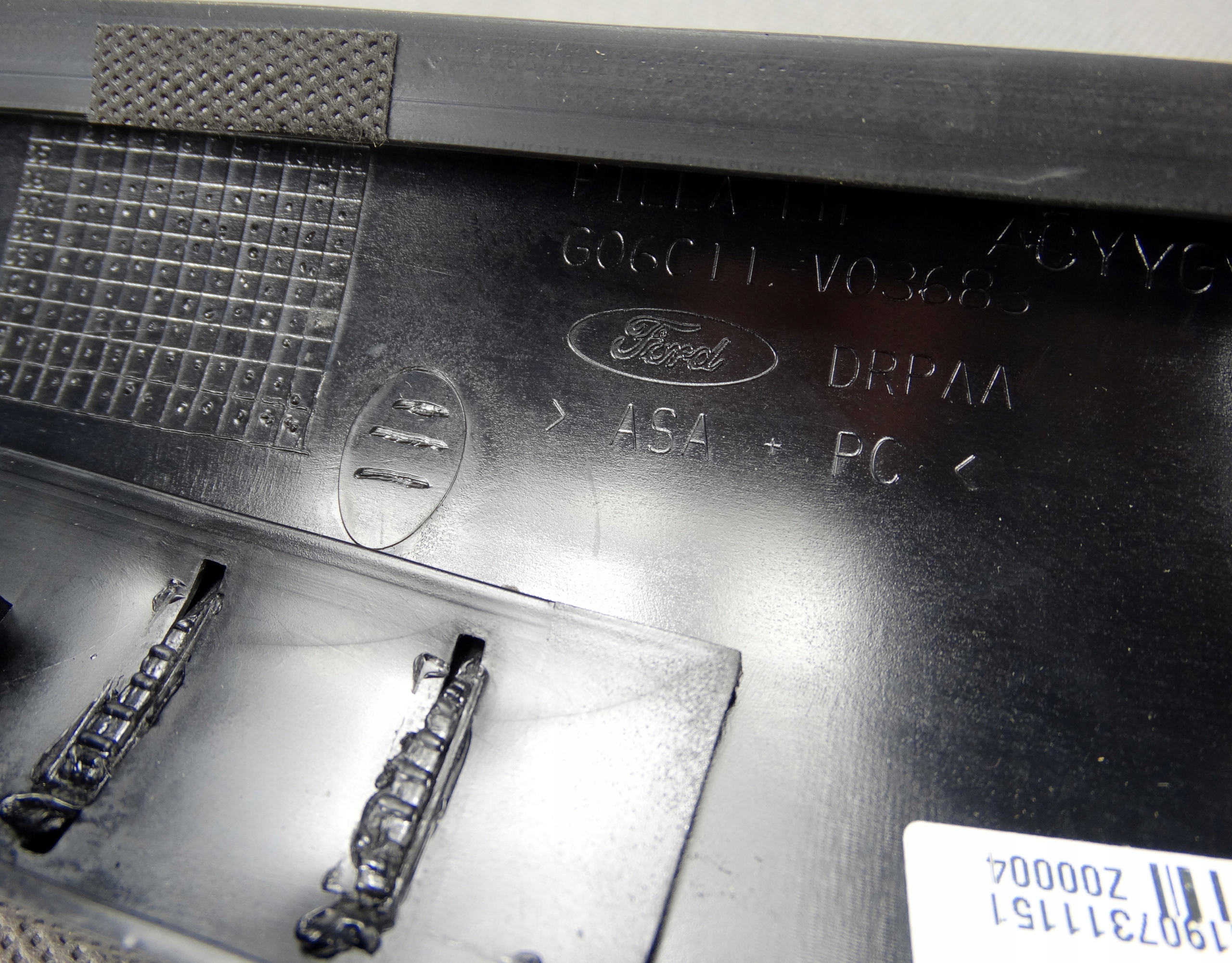 LISTWA SZYBY PRZÓD FORD TRANSIT MK7 2006-14 ORG PR Jakość części (zgodnie z GVO) O - oryginał z logo producenta pojazdu (OE)