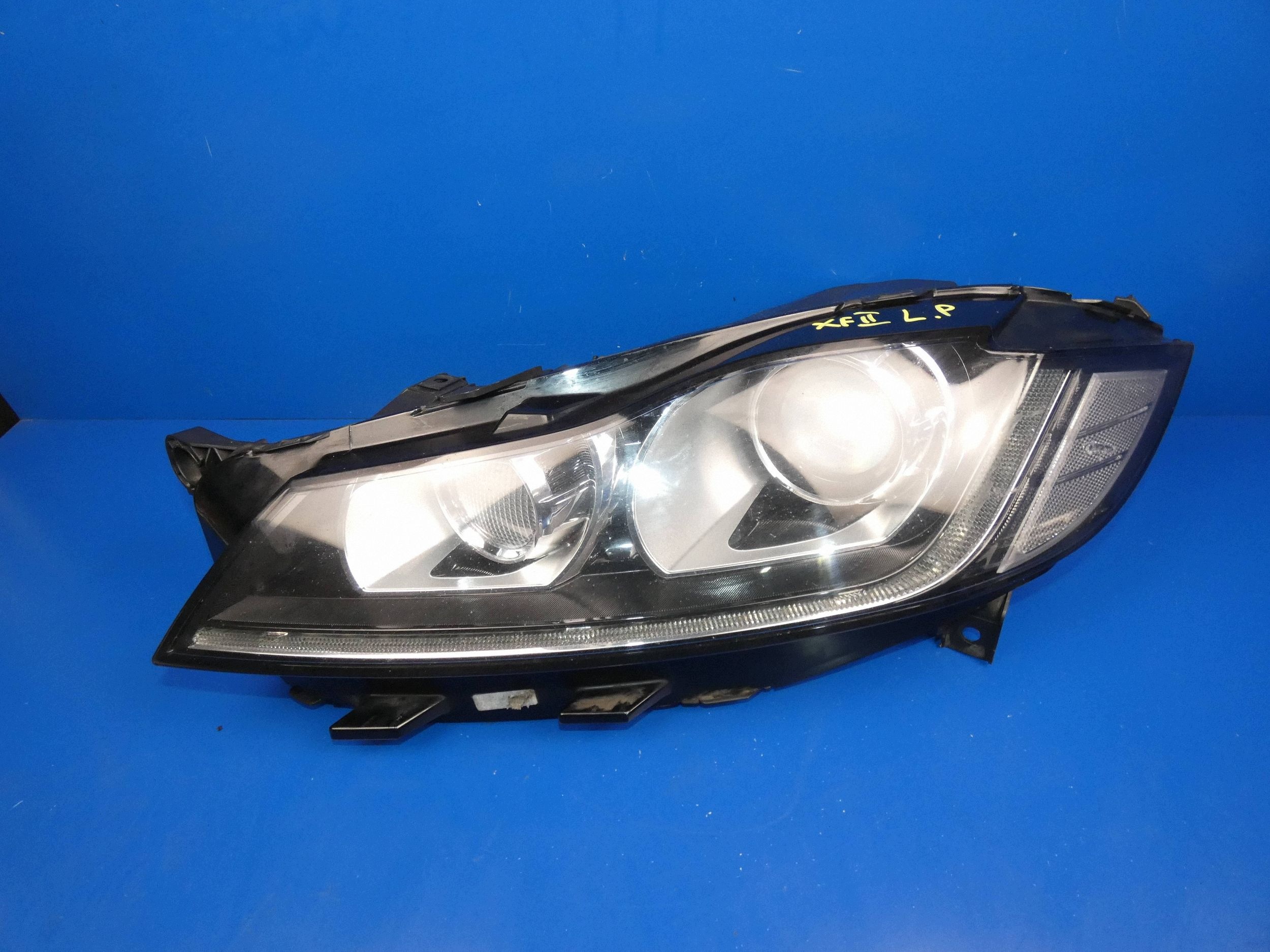 JAGUAR XF II X260 light left front front left XENON LED WERSJA UK