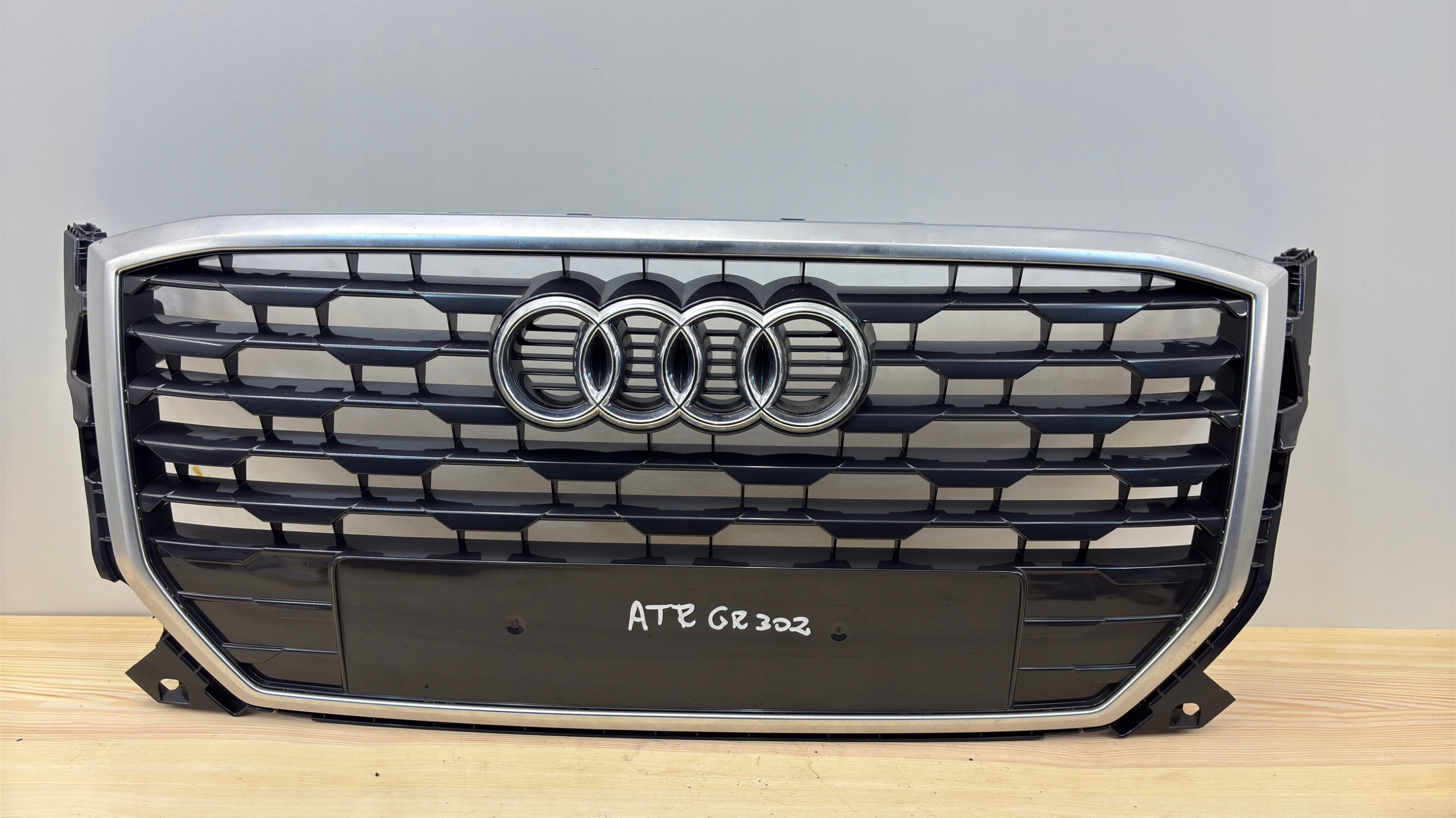 Audi Q2 Kühlergrill FRONTGRILL Kühlergitter 81A8536510G - Thumbnail 1