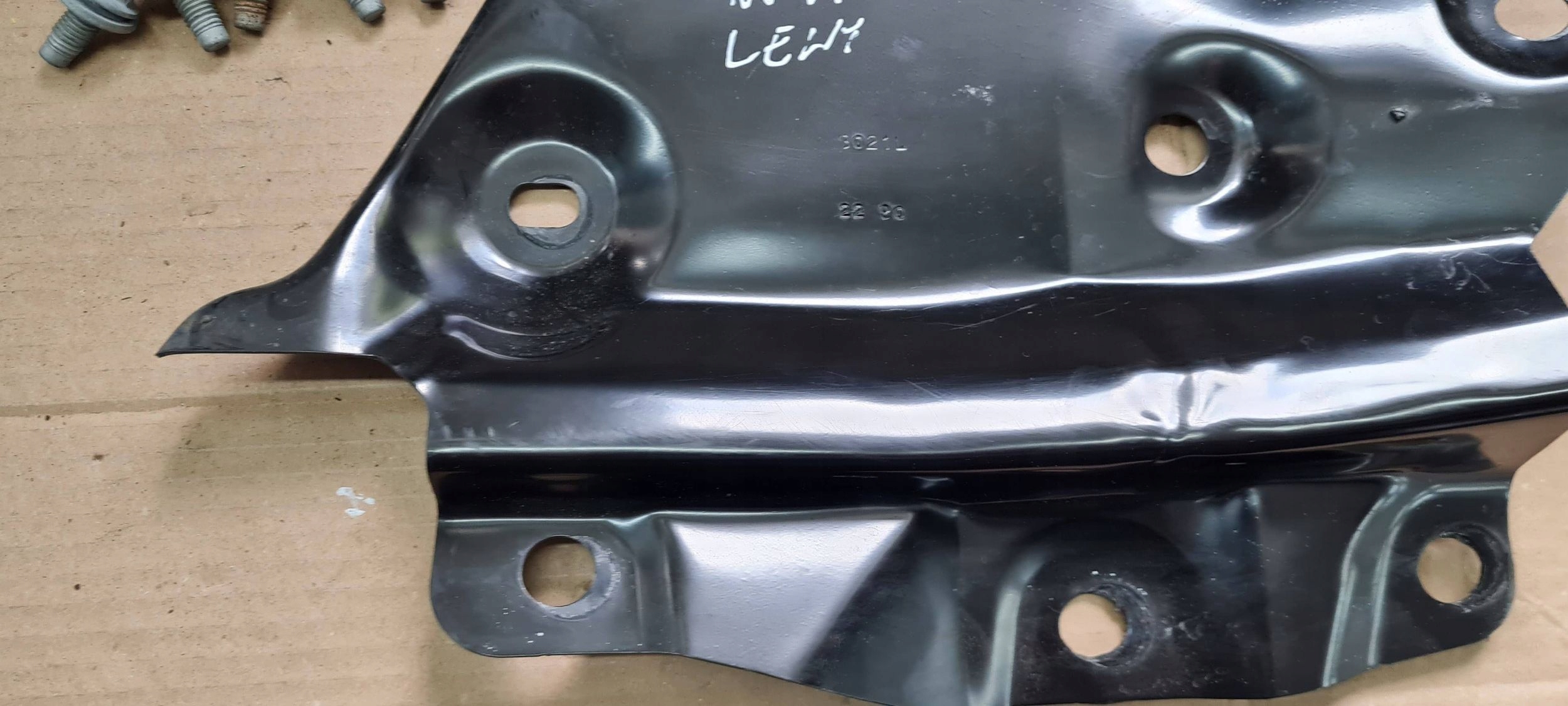 Jeep Grand Cherokee WL 2022 bracket holder console left