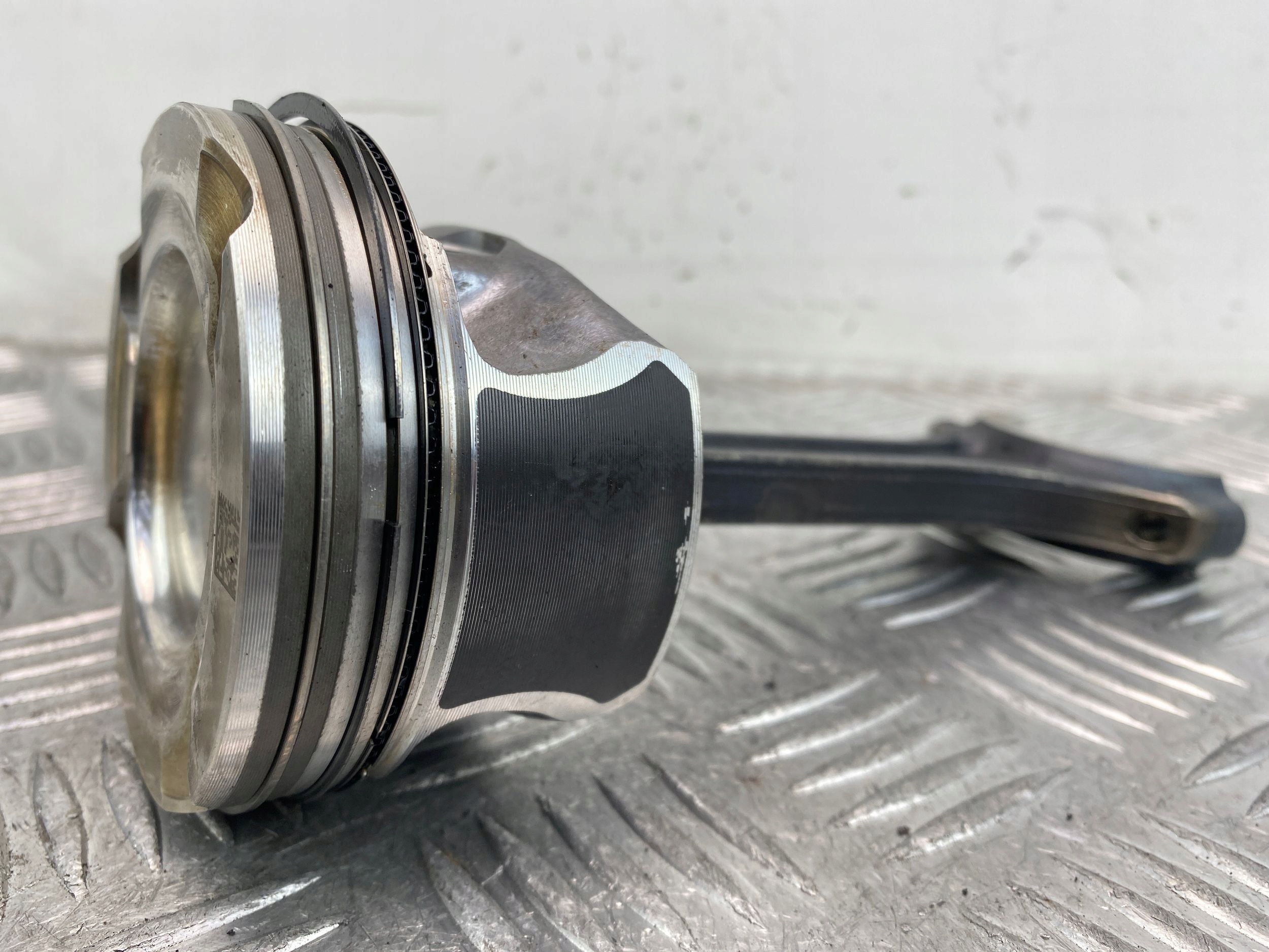 piston connecting rod MERCEDES 270910 1.6 CGI W176 W117