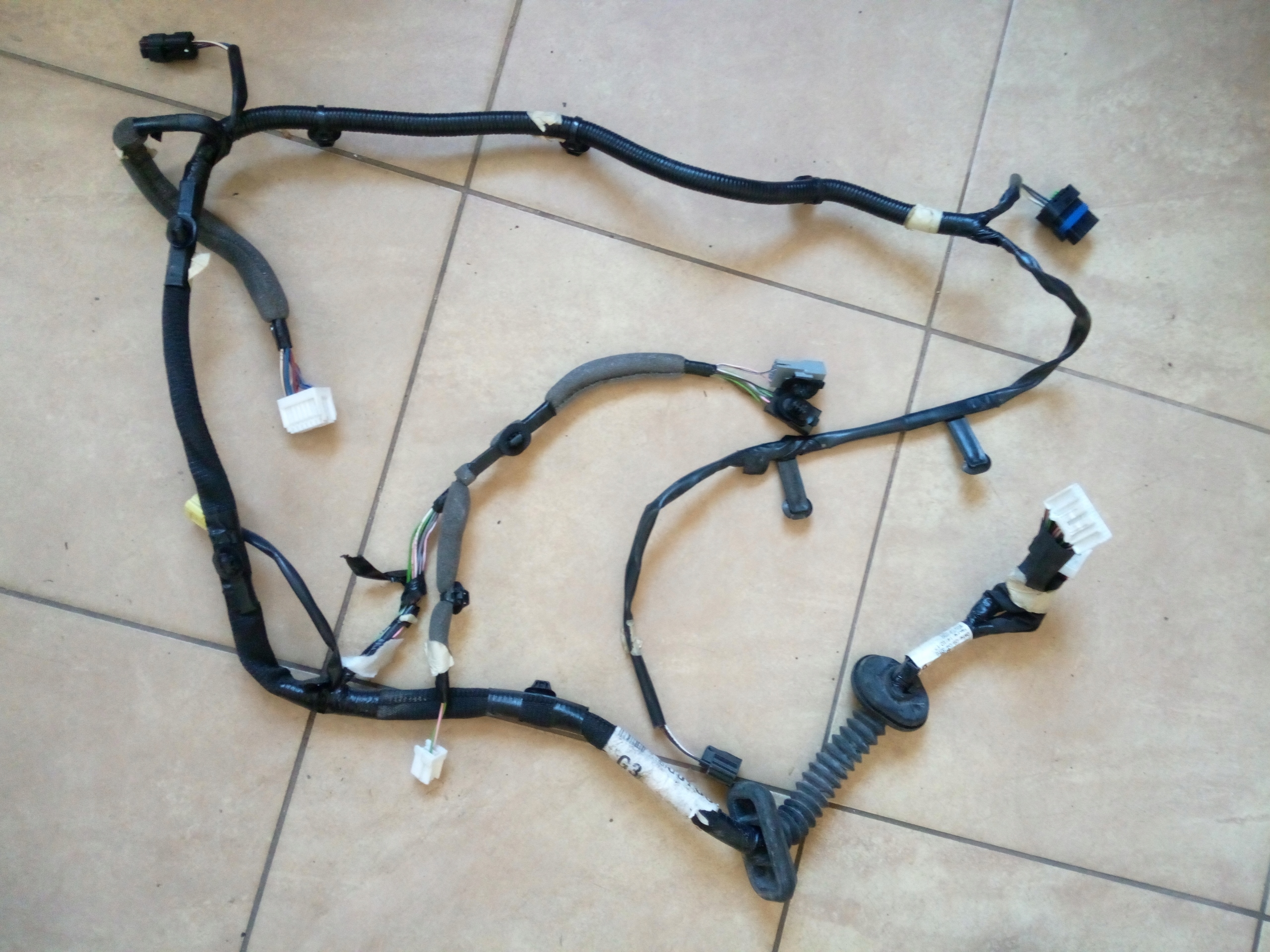 241251894R - ЖГУТ ПРОВОДОВ ДВЕРИ RENAULT KADJAR ОРИГ. *