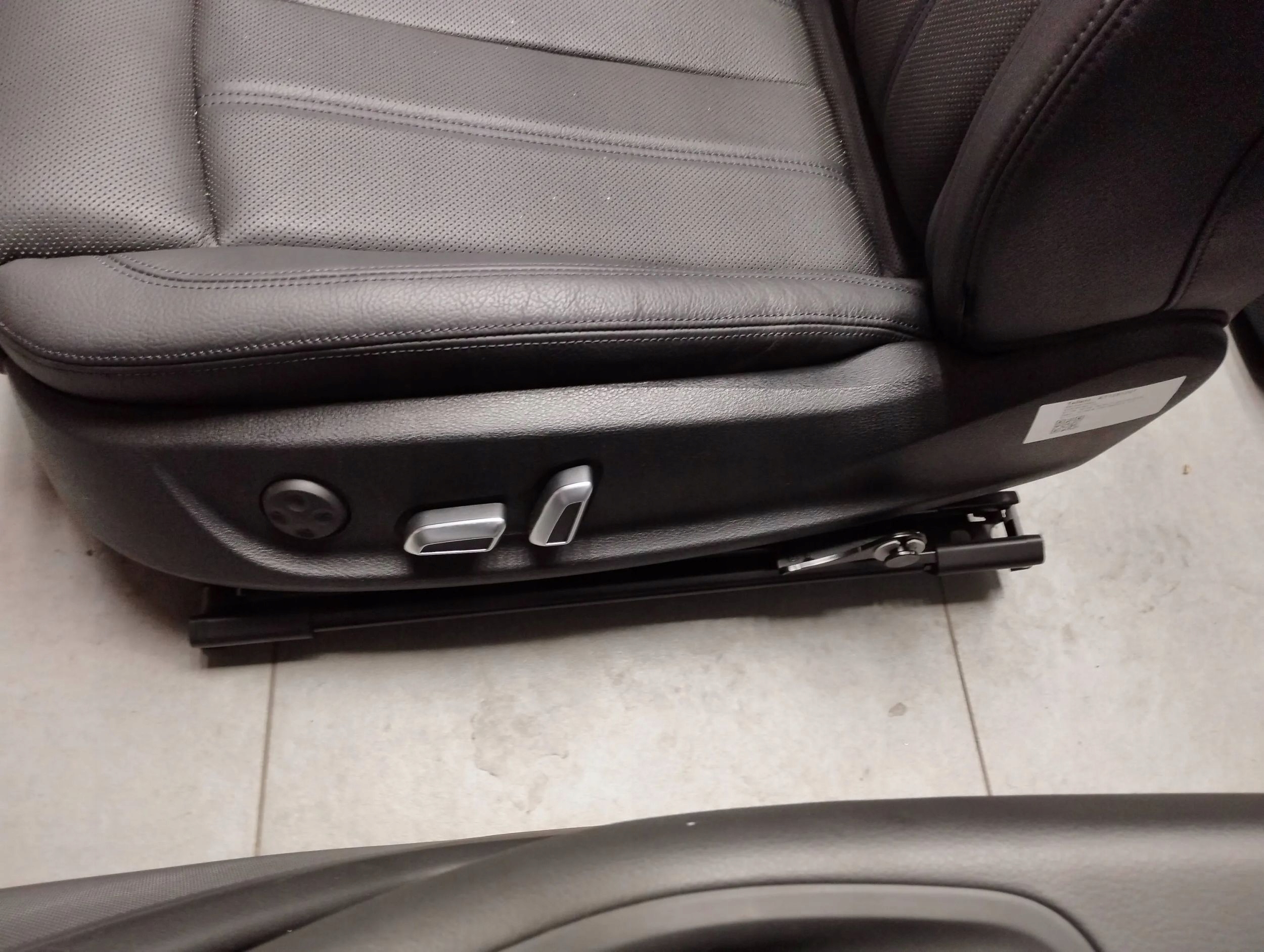 Audi A6 C7 4G seats side leather WENTYLOWANE