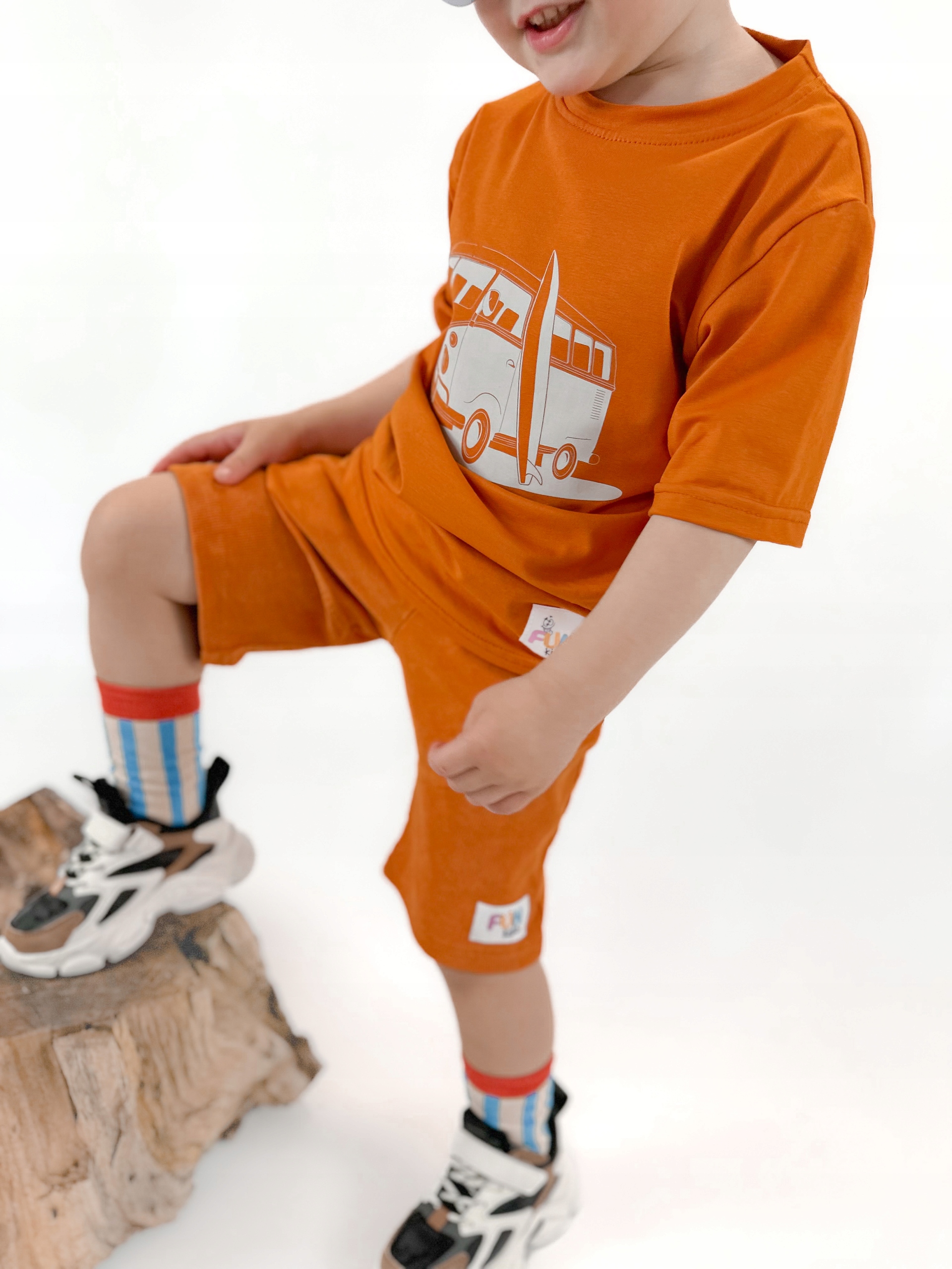 Szorty dekatyzowane FUN KIDS 140/146 pomarańcz Kolor pomarańczowy