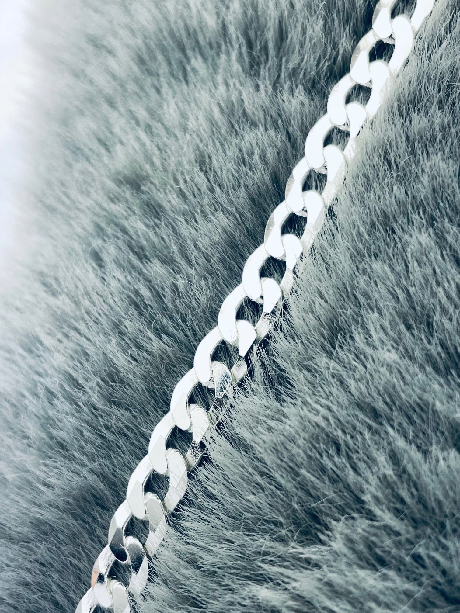 Stříbrný pancířový náramek