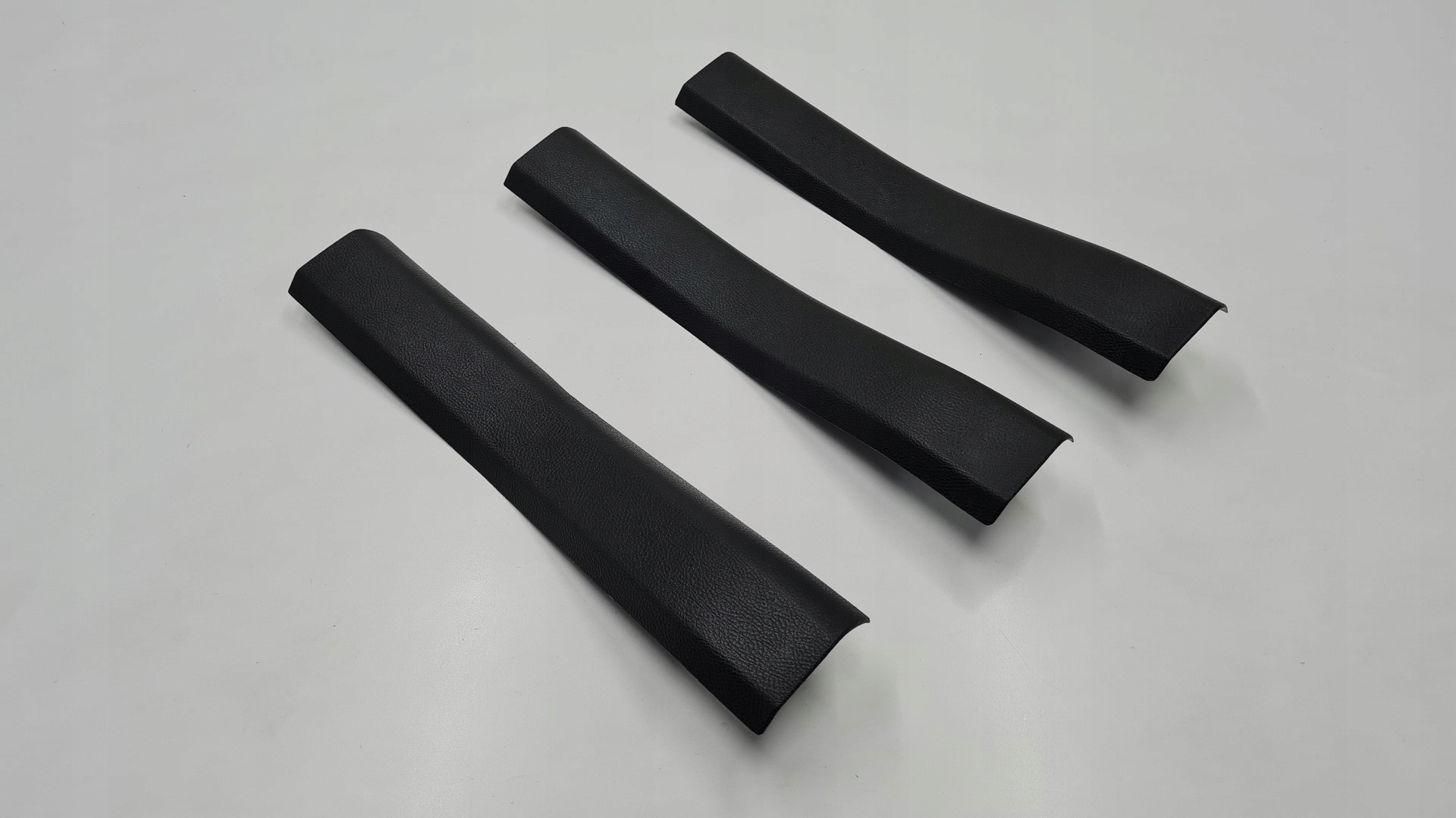 LISTWA OSŁONA NAKŁADKA LEWA FORD EDGE FT4B-R13245 Typ samochodu Samochody osobowe