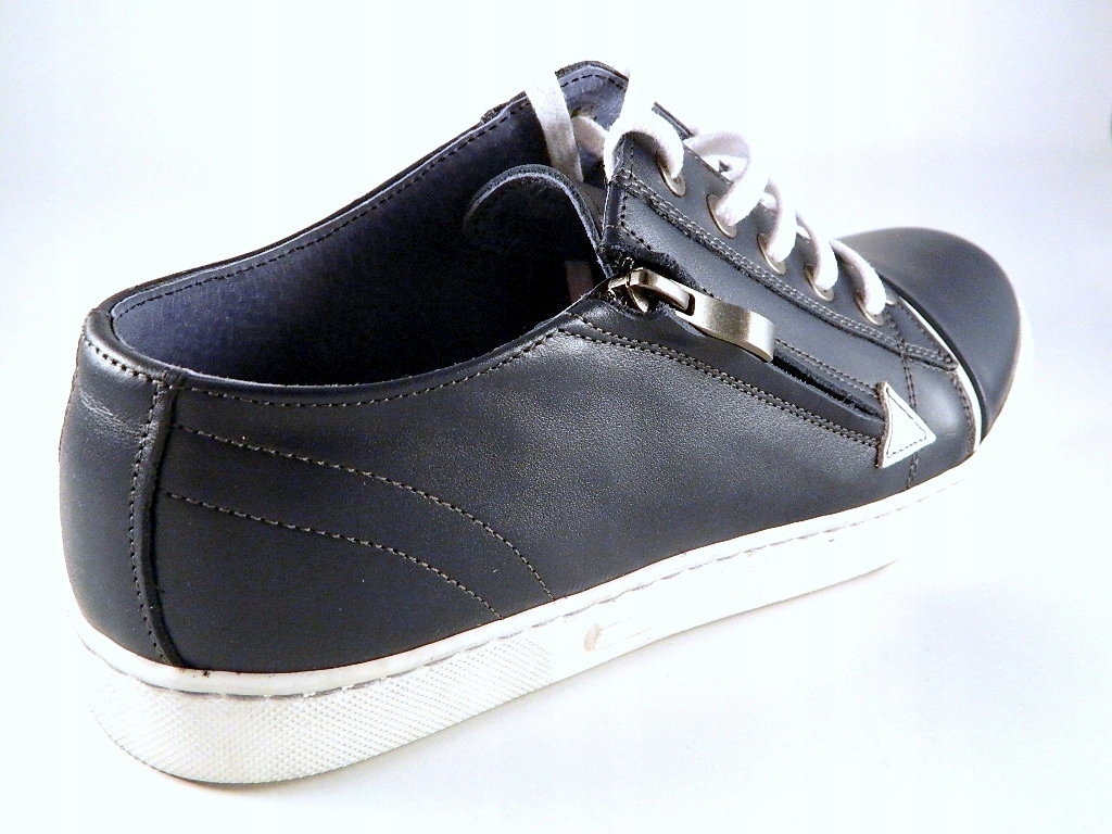 TRAMPKI Z ZAMKIEM SKÓRA NATURALNA WYRÓB POLSKI 42 Wzór dominujący bez wzoru