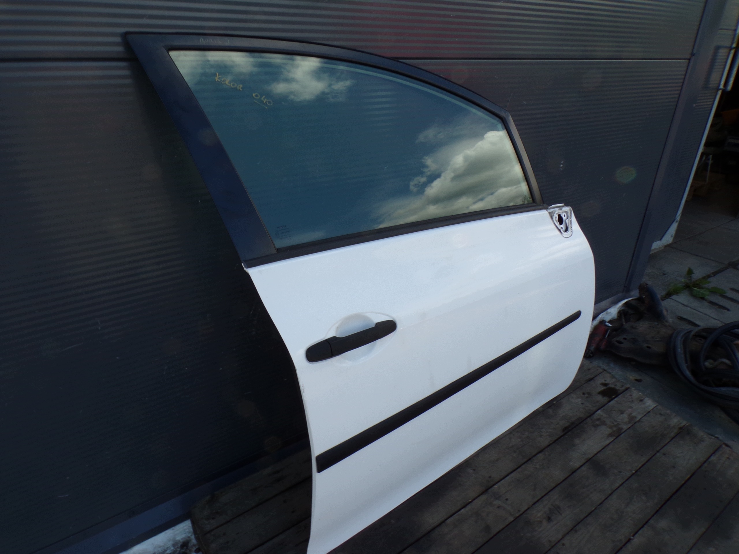 door right front TOYOTA AURIS 1 and 5D colour 040