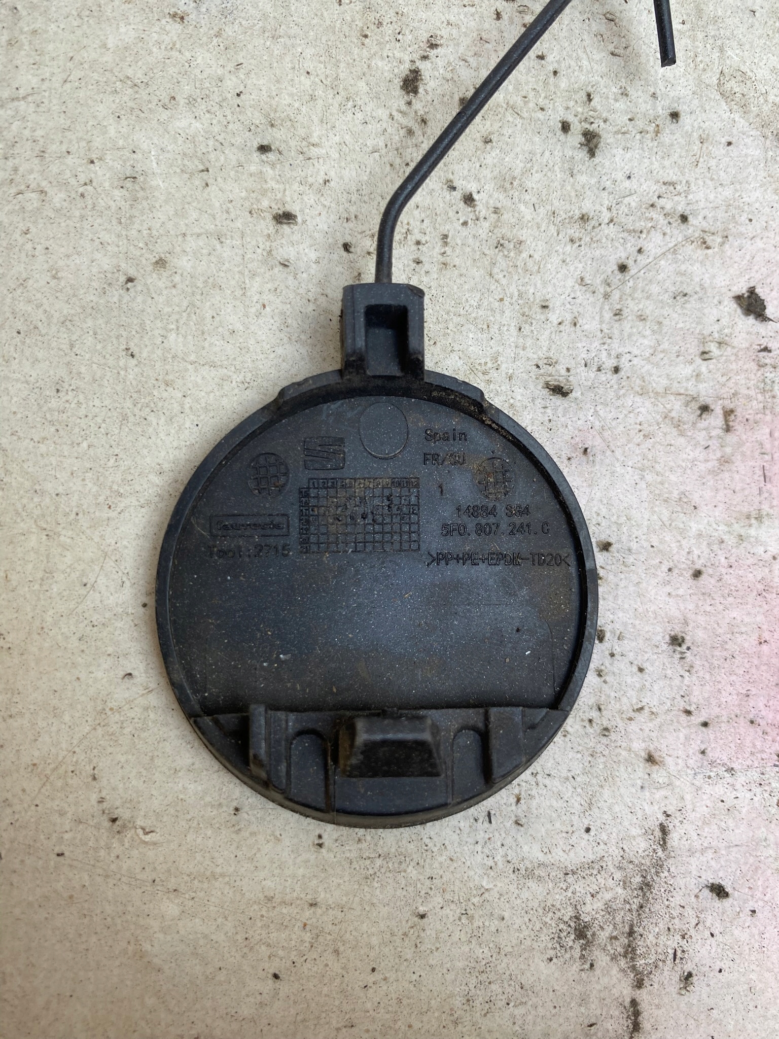 SEAT LEON III FR LIFT -> Abschleppöse der Stoßstange vorne 5F0807241C