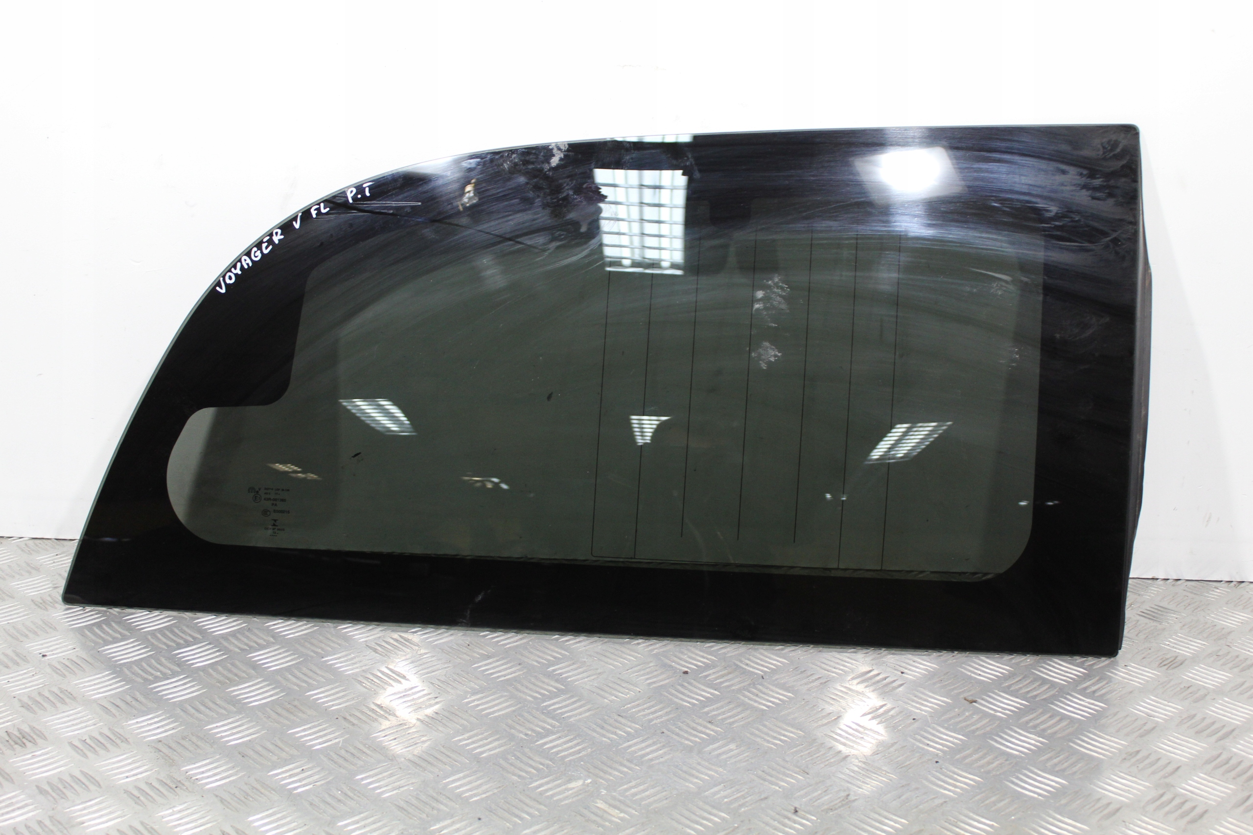 SZYBA KAROSERYJNA PRAWY TYŁ VOYAGER V 5 LIFT