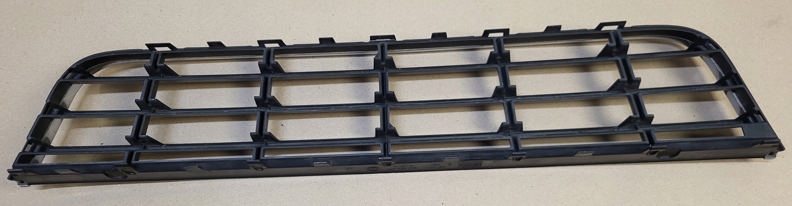 front PREKLADgrill grid central of a bumper front VW PASSAT B6 3C0 OE
