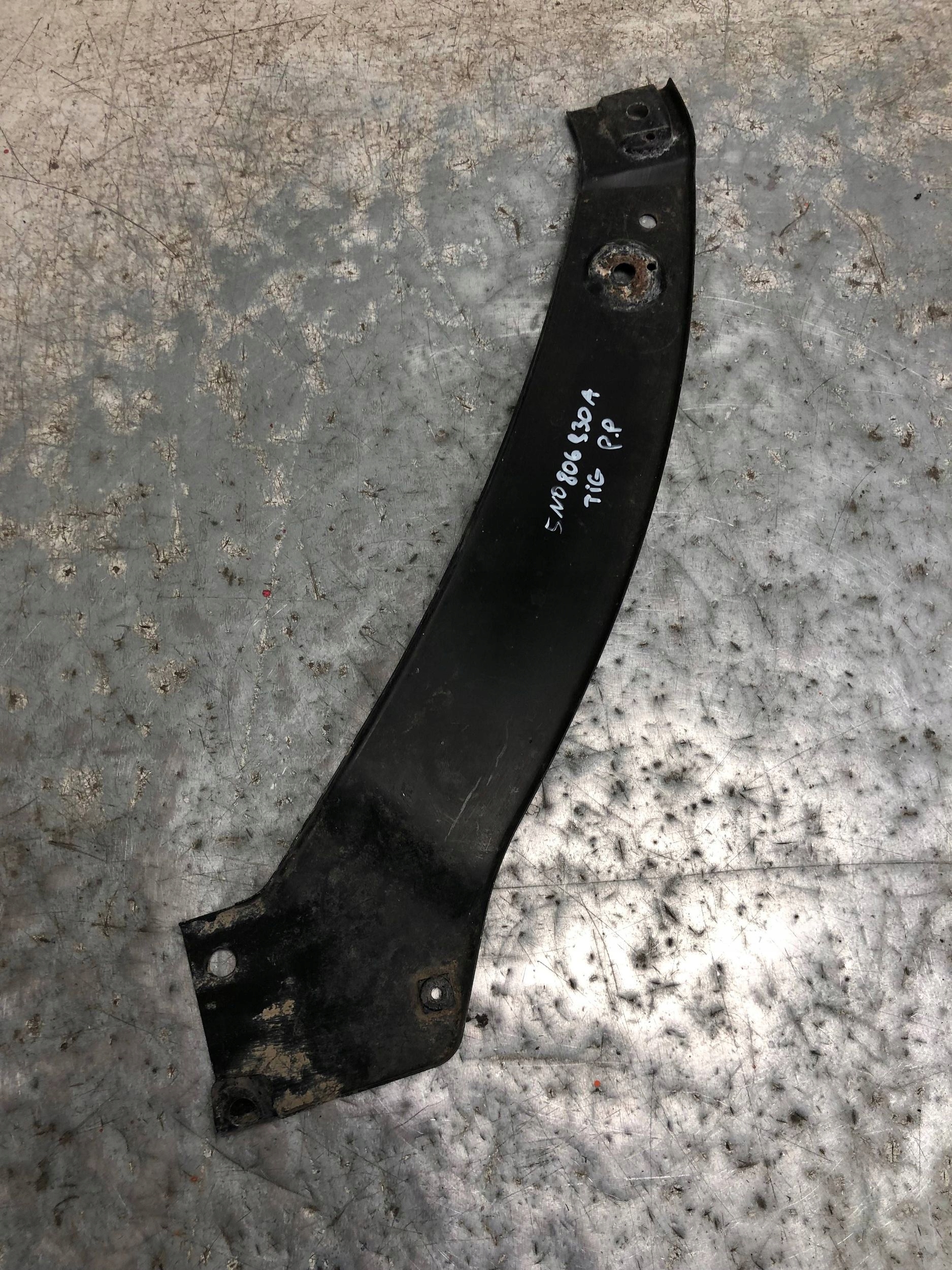 console holder supports right front VW TIGUAN 5N0806930A