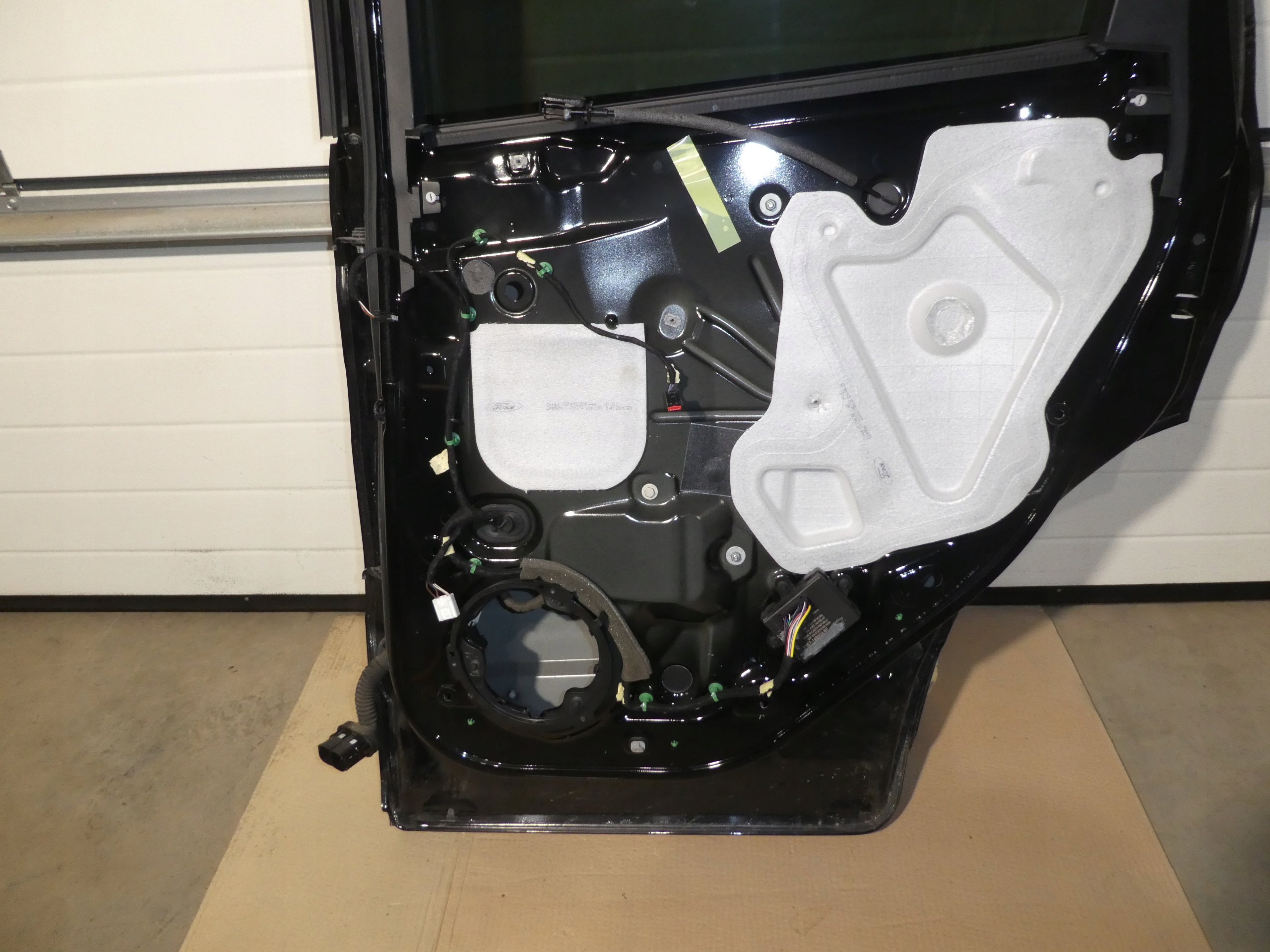 FORD KUGA II mk2 ST-line door right rear part complete black,