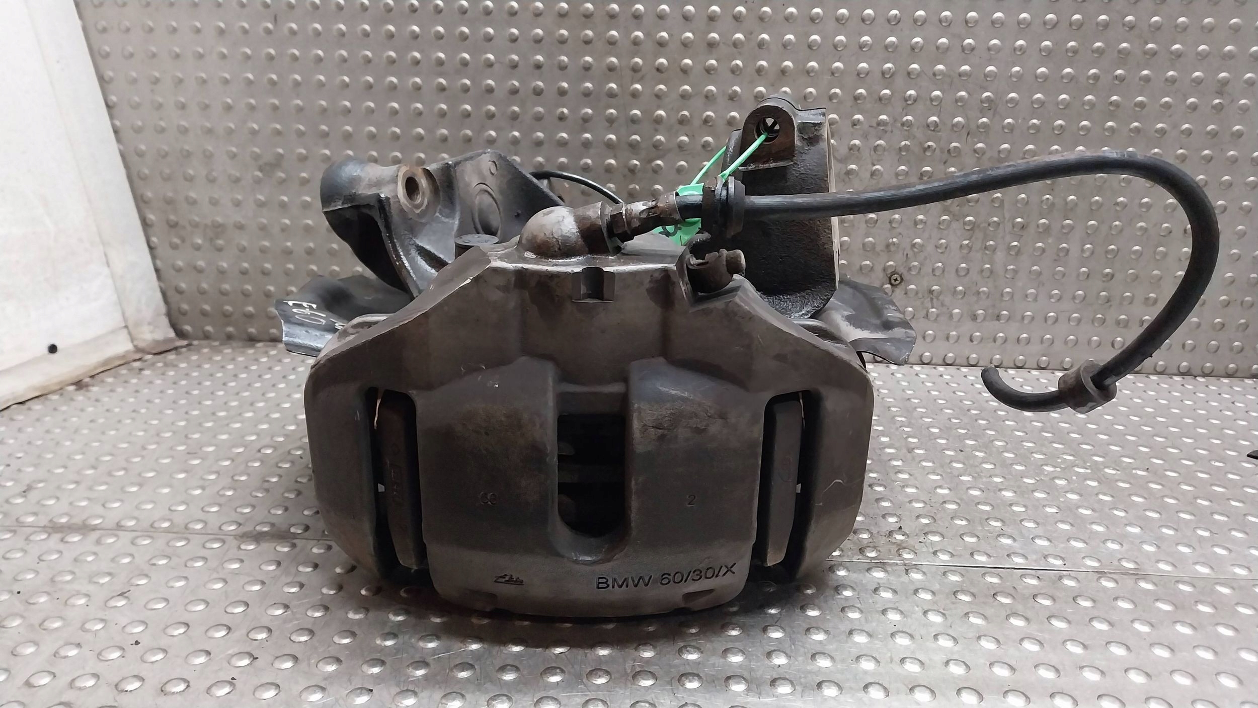 otoč čepu třmen pravý předek KPL 6768316 BMW E60 E61 XDRIVE