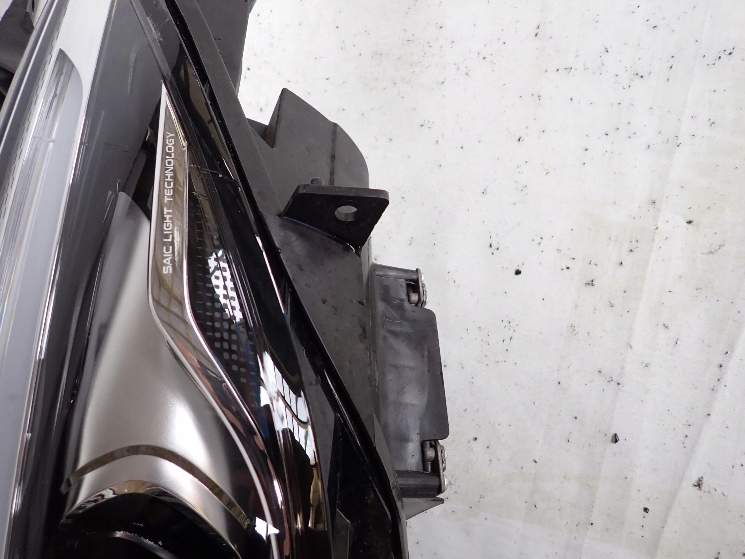 MG ZS LIFT 19- light left front front FULL LED 11275385