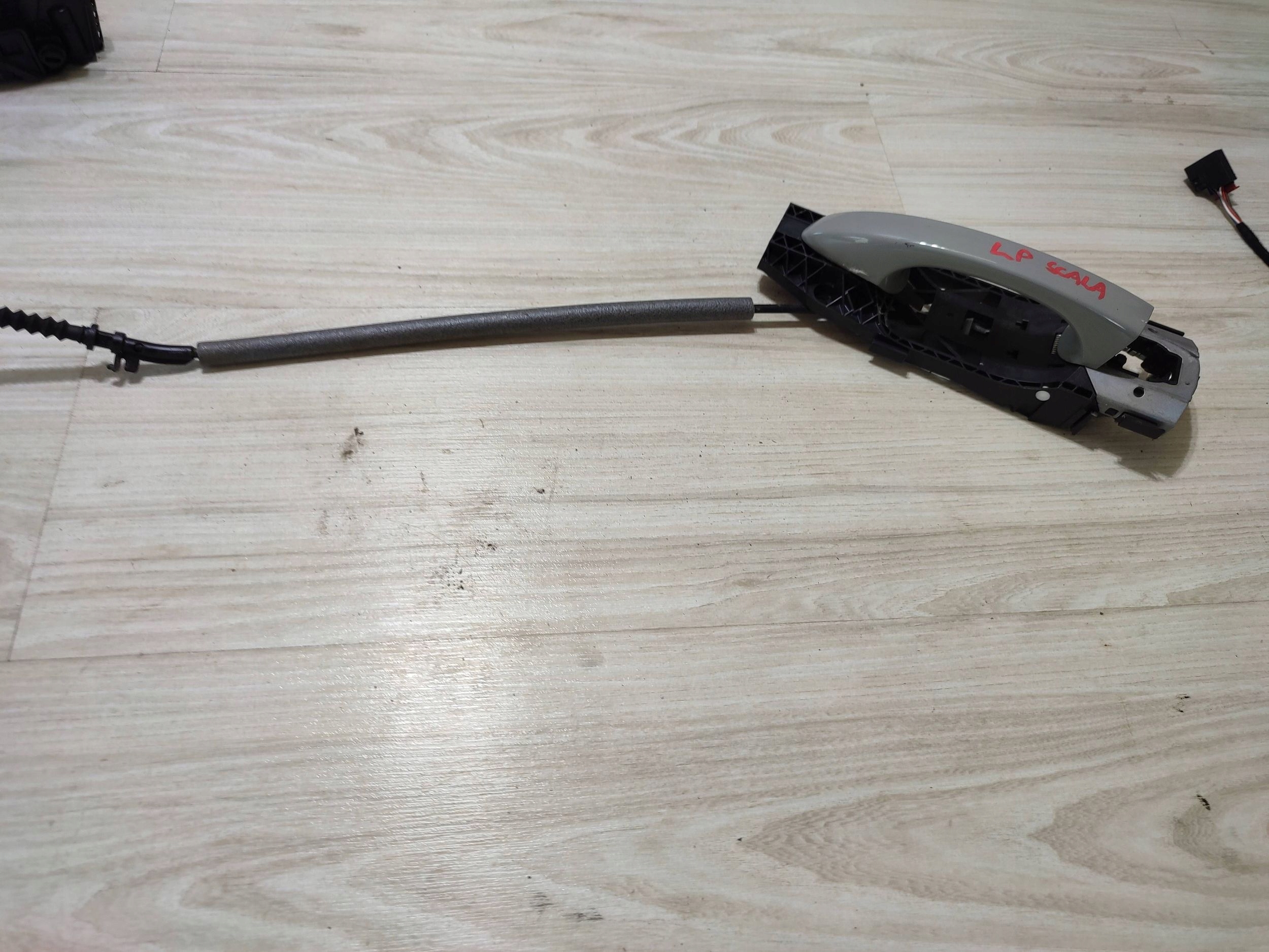 Skoda Scala 2020 front left handle exterior door przednich