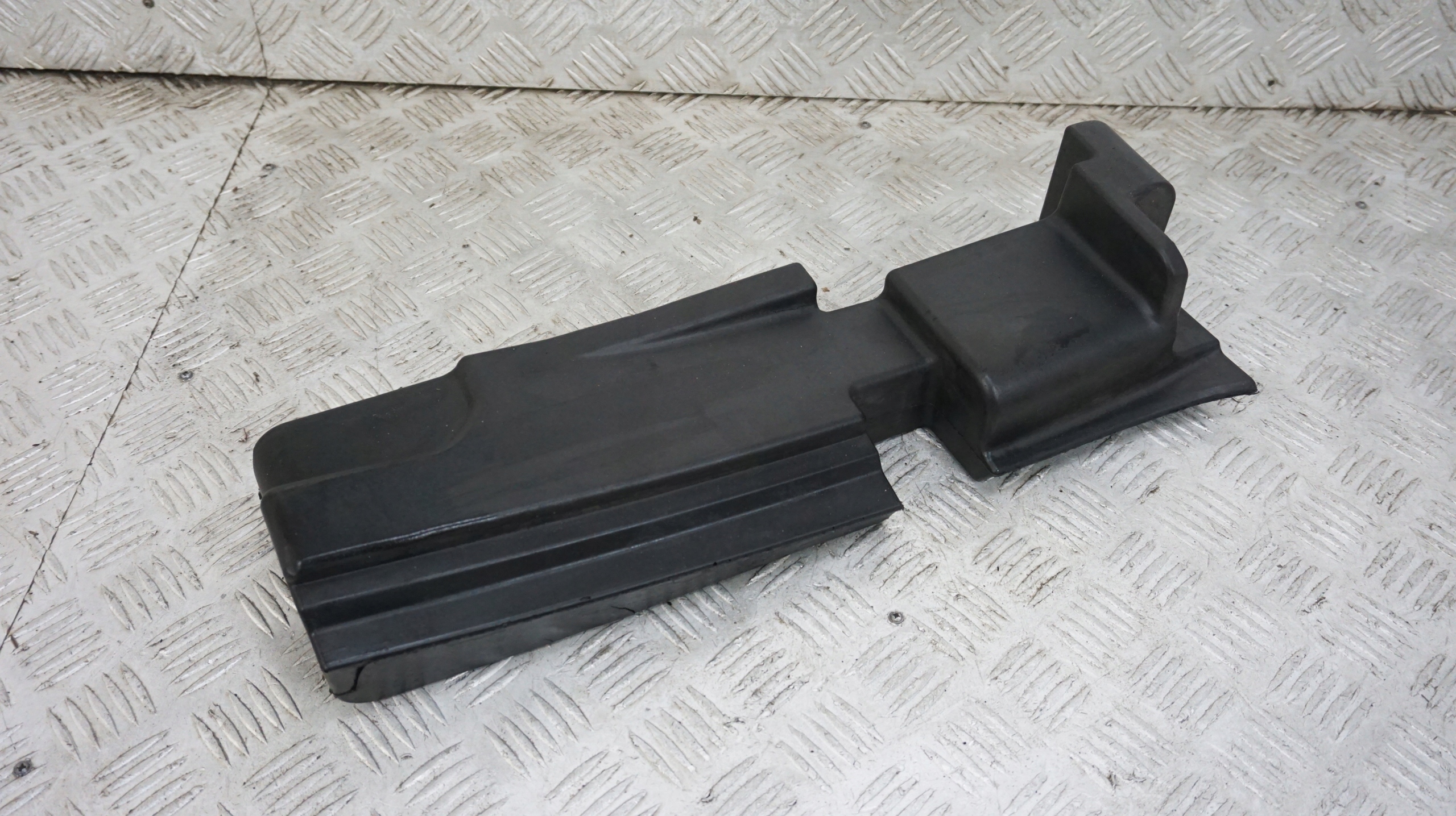 ALFA ROMEO STELVIO PIANKA WYGŁUSZENIE LEWE Typ samochodu Samochody osobowe