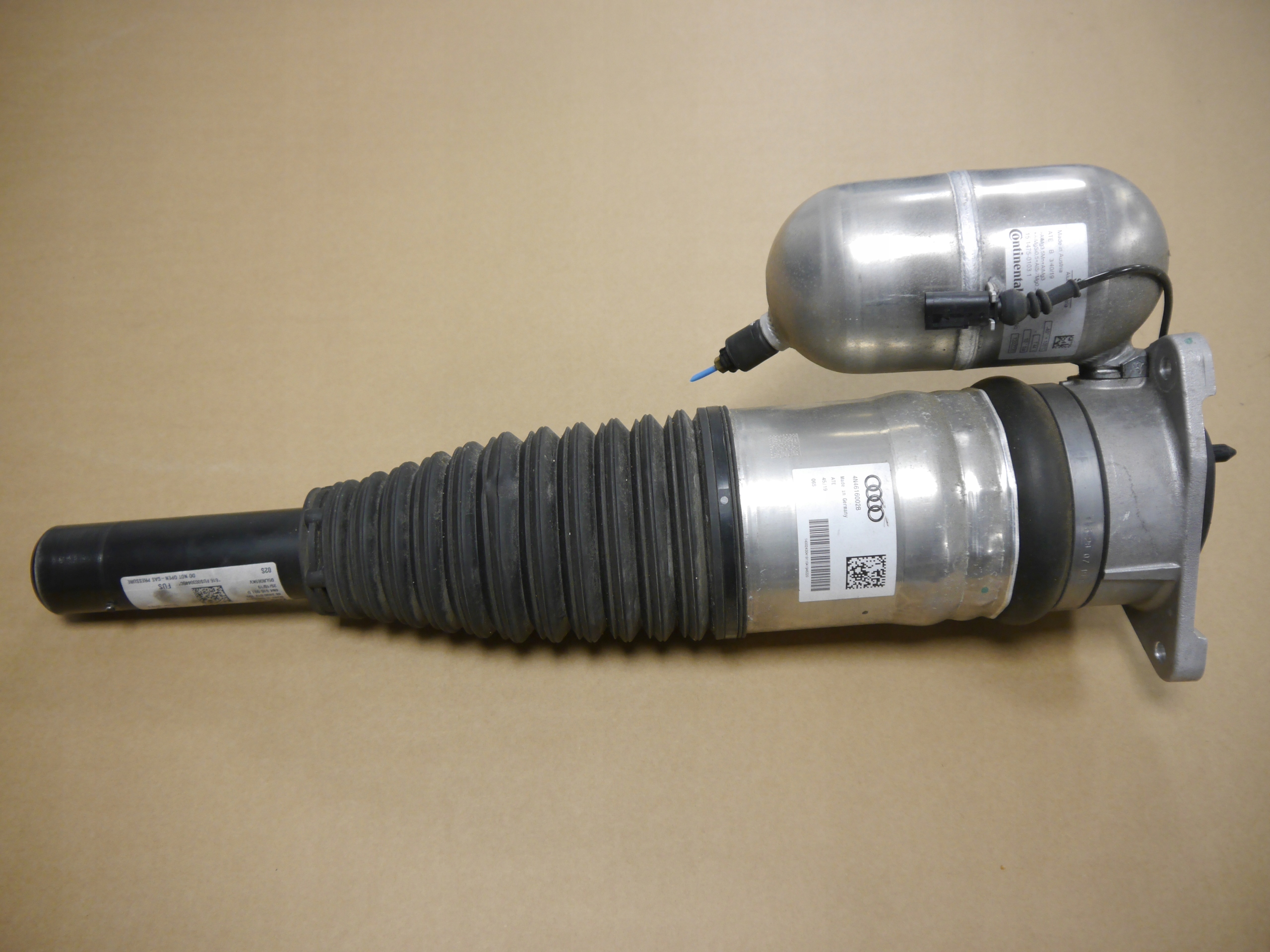 Audi OEn4616002b амортизатор