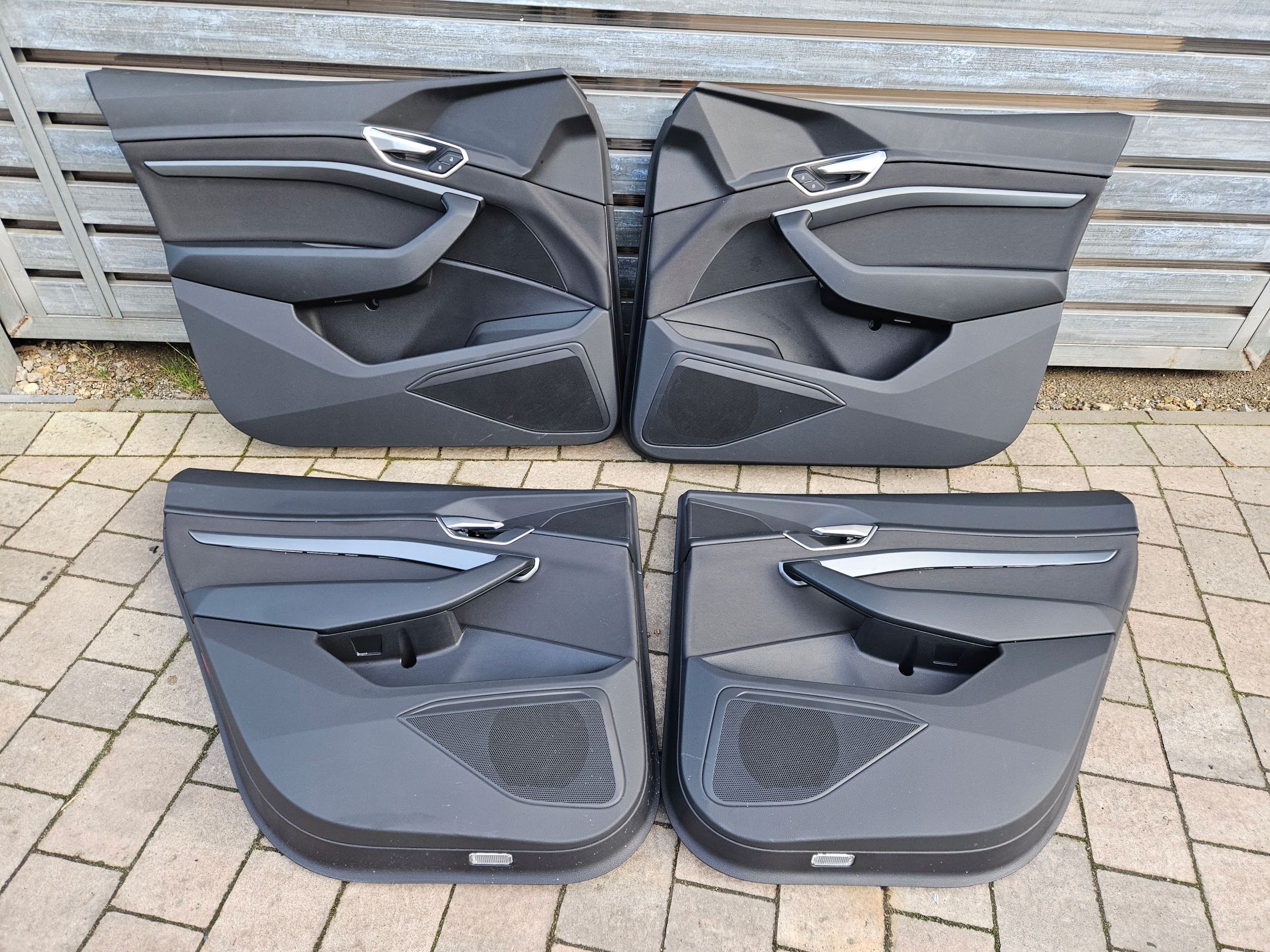 AUDI Е-ТРОНke ОБШЫВКИ ОБШИВКИ ДВЕРИ ПЕРЕД ЗАД. ПРАВЫЙ ЛЕВЫЙ