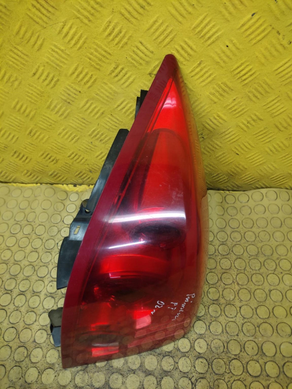 NISSAN PRIMERA P12 HB light right rear part