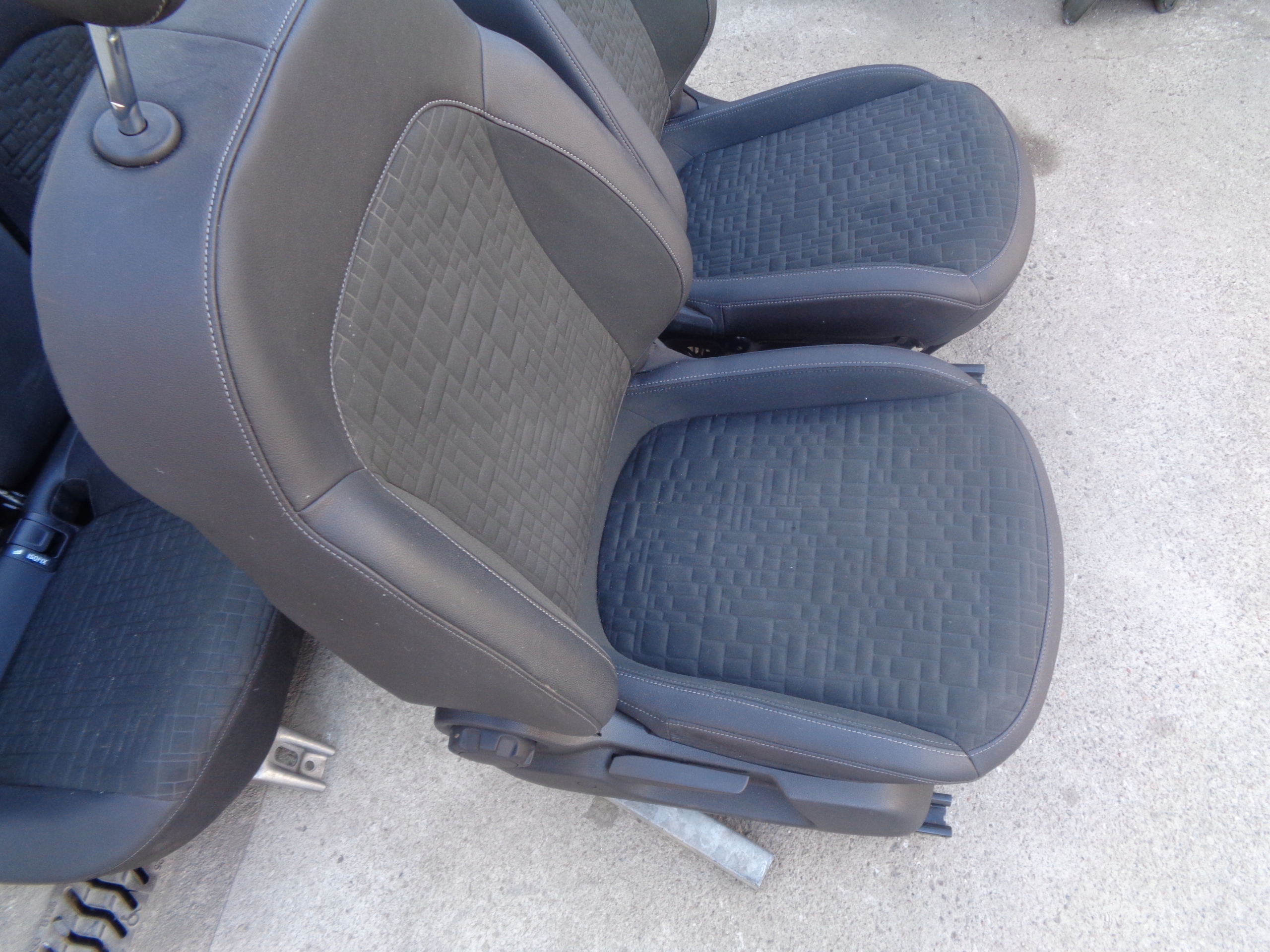 opel CORSA e 5D кресла