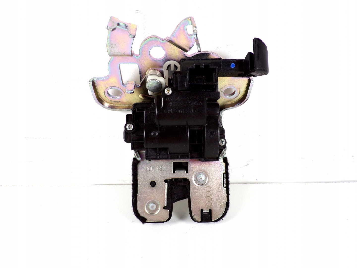 4H0827505 ZAMEK KLAPY BAGAŻNIKA AUDI A3 A6 C7 A8