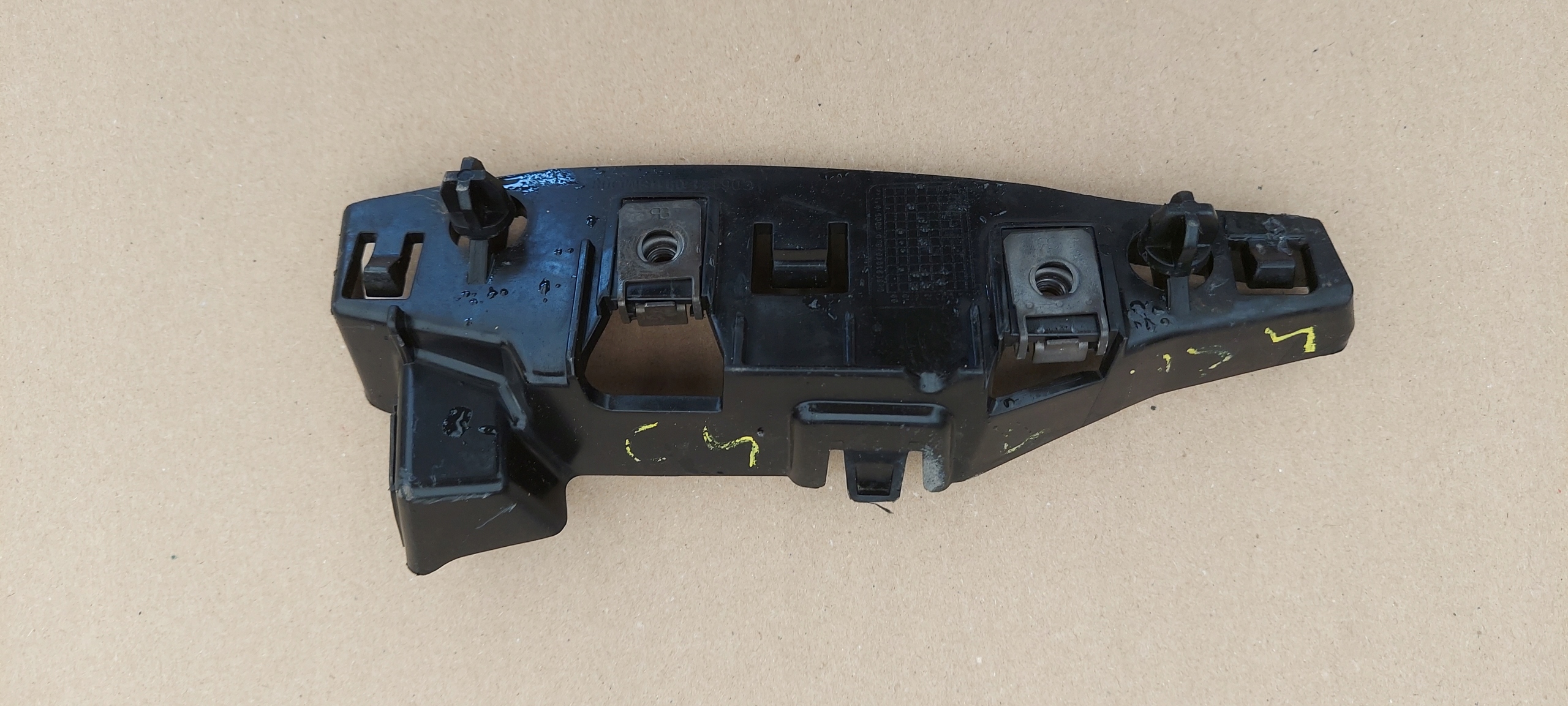 bumper bracket of the front left CITROEN DS4 9688186380