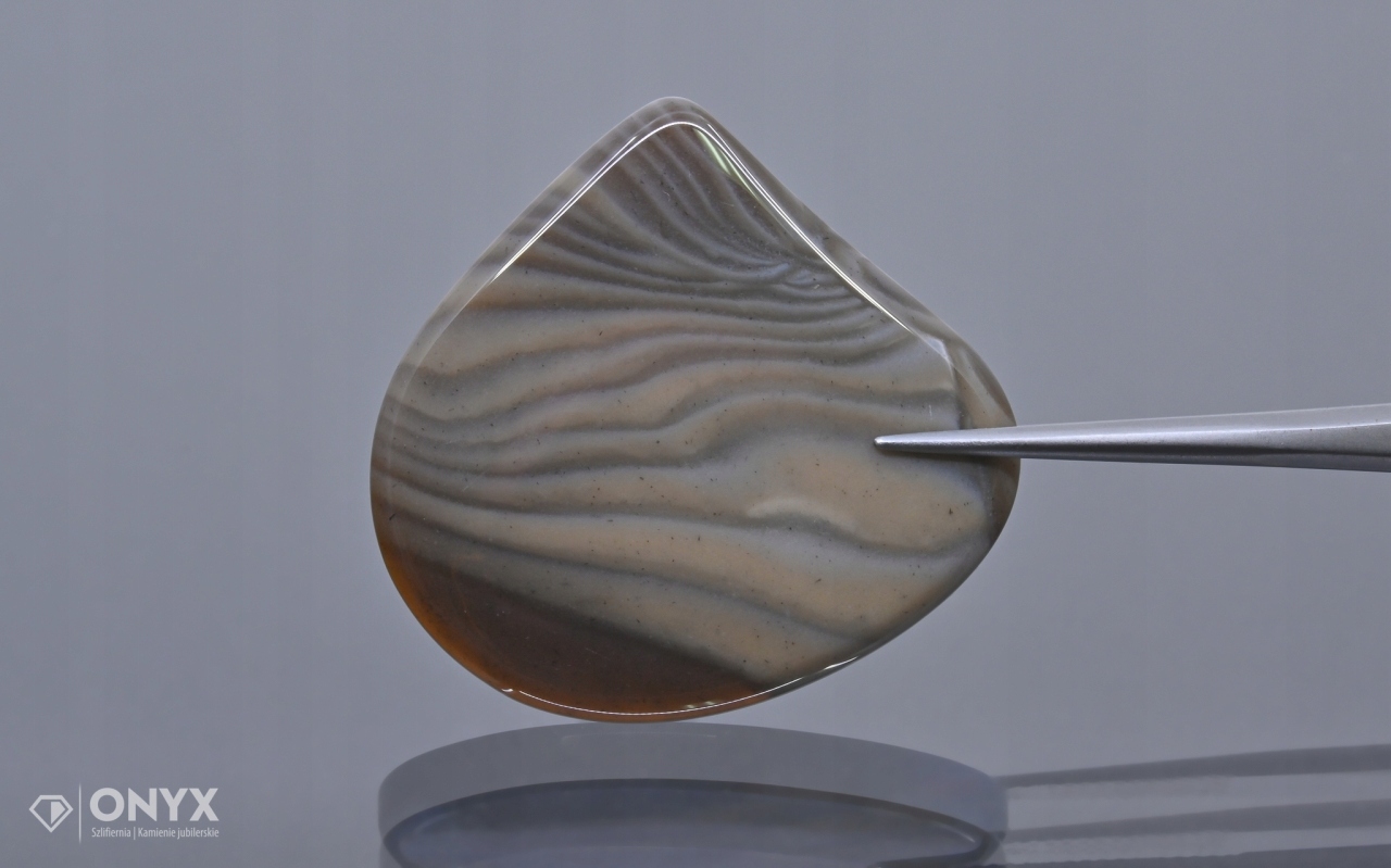 Křemílek pruhovaný kabošon nepravidelný 32,5x31 mm