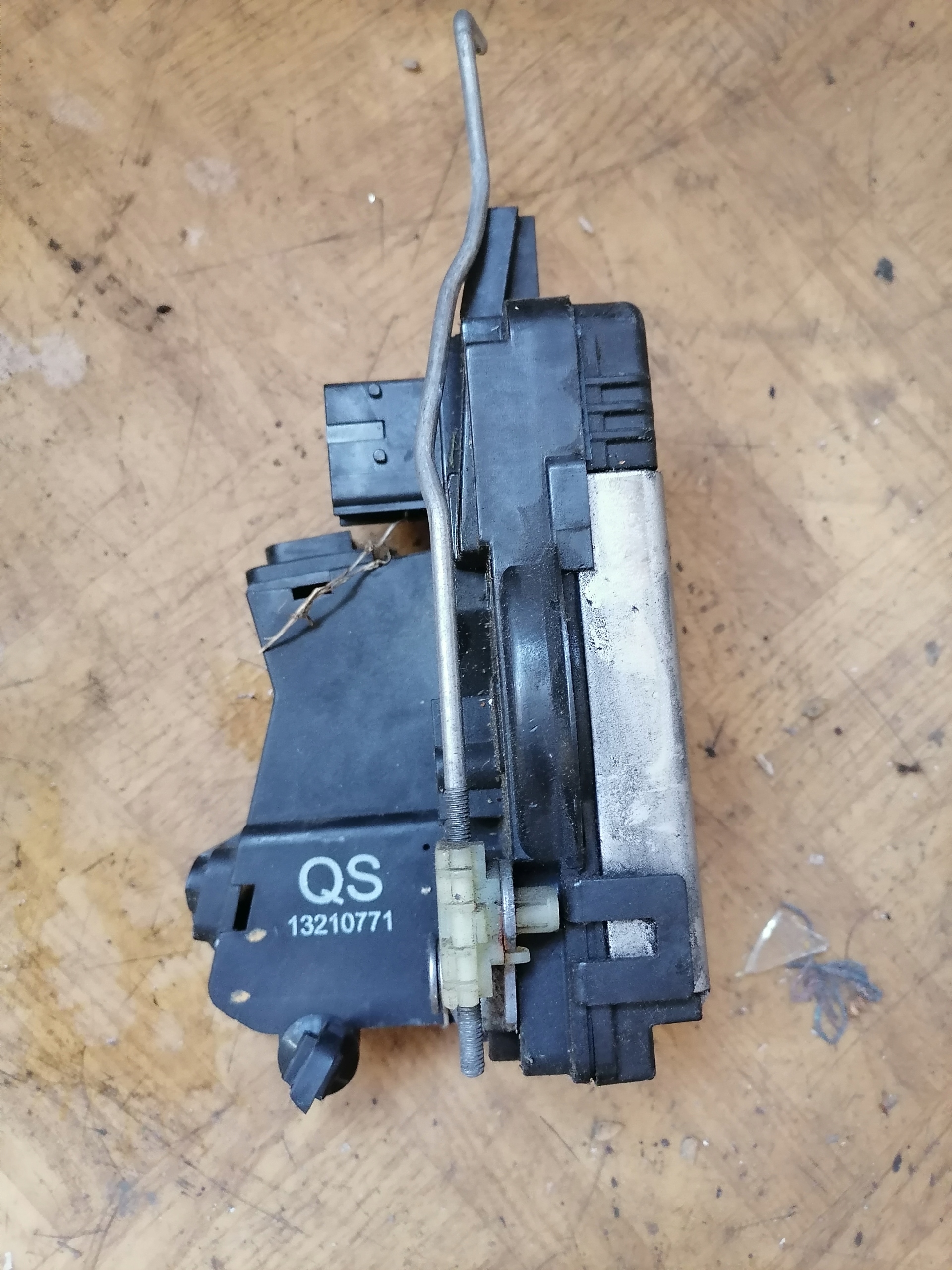 lock door left front OPEL VECTRA C 13210771 QS